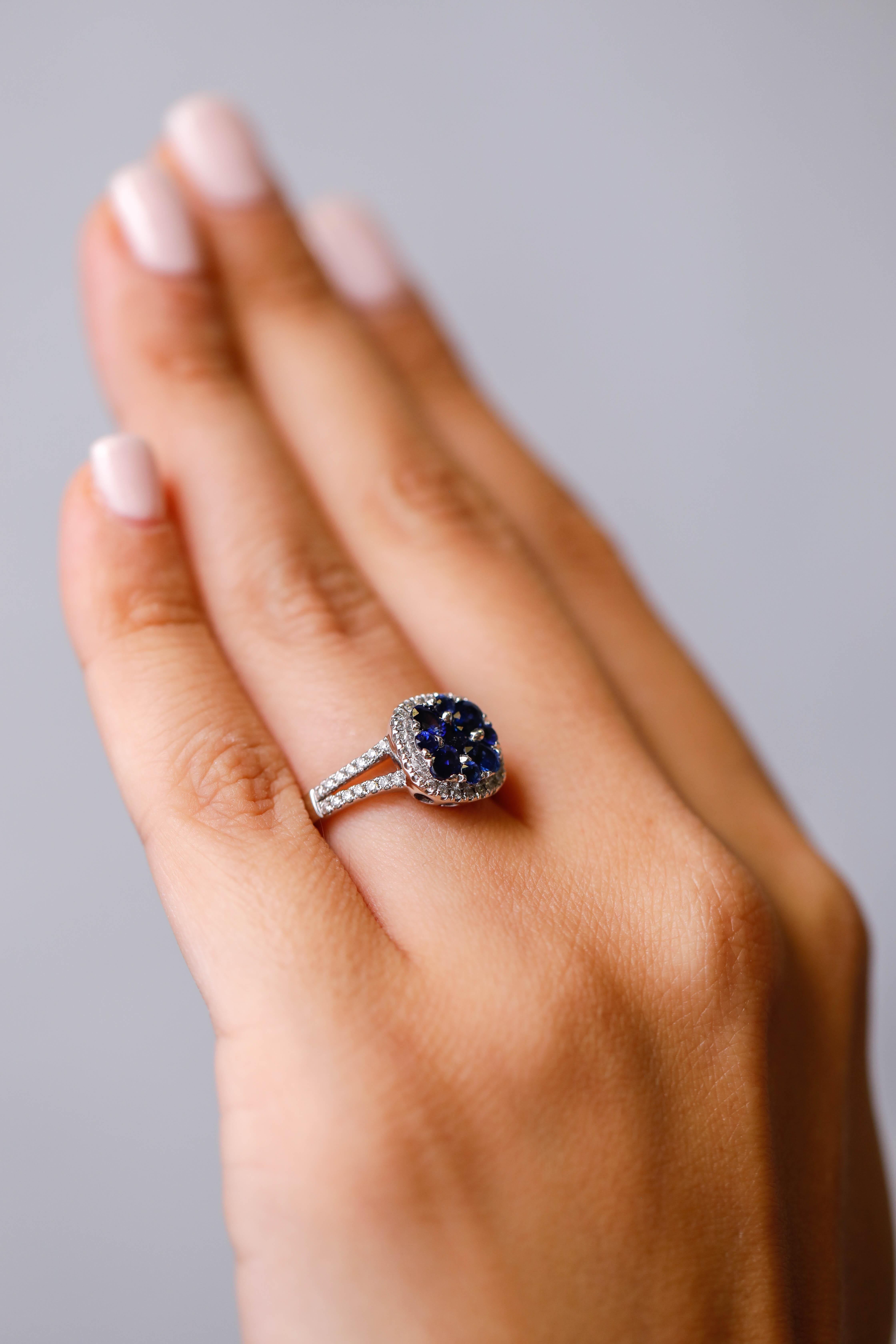 Oval Cut 1.26 Carat Blue Sapphire Diamond Engagement Ring 18 Karat White Gold For Sale 1