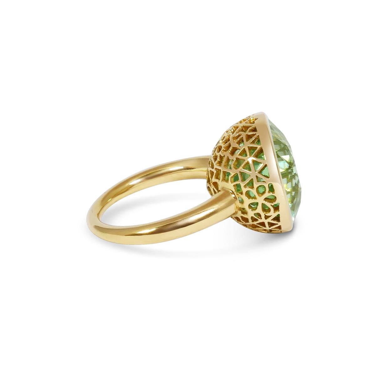 Oval Cut 15.50 Carat Green Tourmaline 18 Karat Yellow Gold Cocktail Ring In New Condition For Sale In SW10 0PU, GB