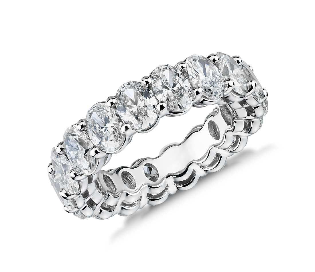Band ring with full circle of oval cut diamonds.
Eternity wedding band, 18k white gold, oval cut diamonds quality EF-SI.
Each stone weights 0.10 carat.