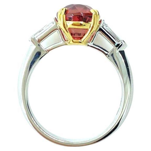 Oval Cut 3.93Ct Pink Tourmaline Diamond Three-Stone Ring in 18 Karat Gold In New Condition In Hong Kong, HK