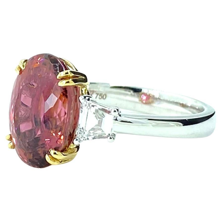 Contemporary Oval Cut 4.29 Carat Pink Tourmaline Diamond Three-Stone Ring in 18 Karat Gold For Sale