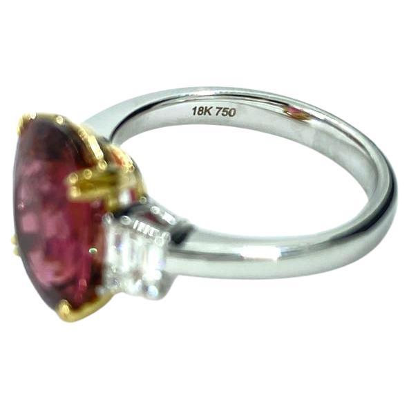 Contemporary Oval Cut 4.94 Carat Pink Tourmaline Diamond Three-Stone Ring in 18 Karat Gold