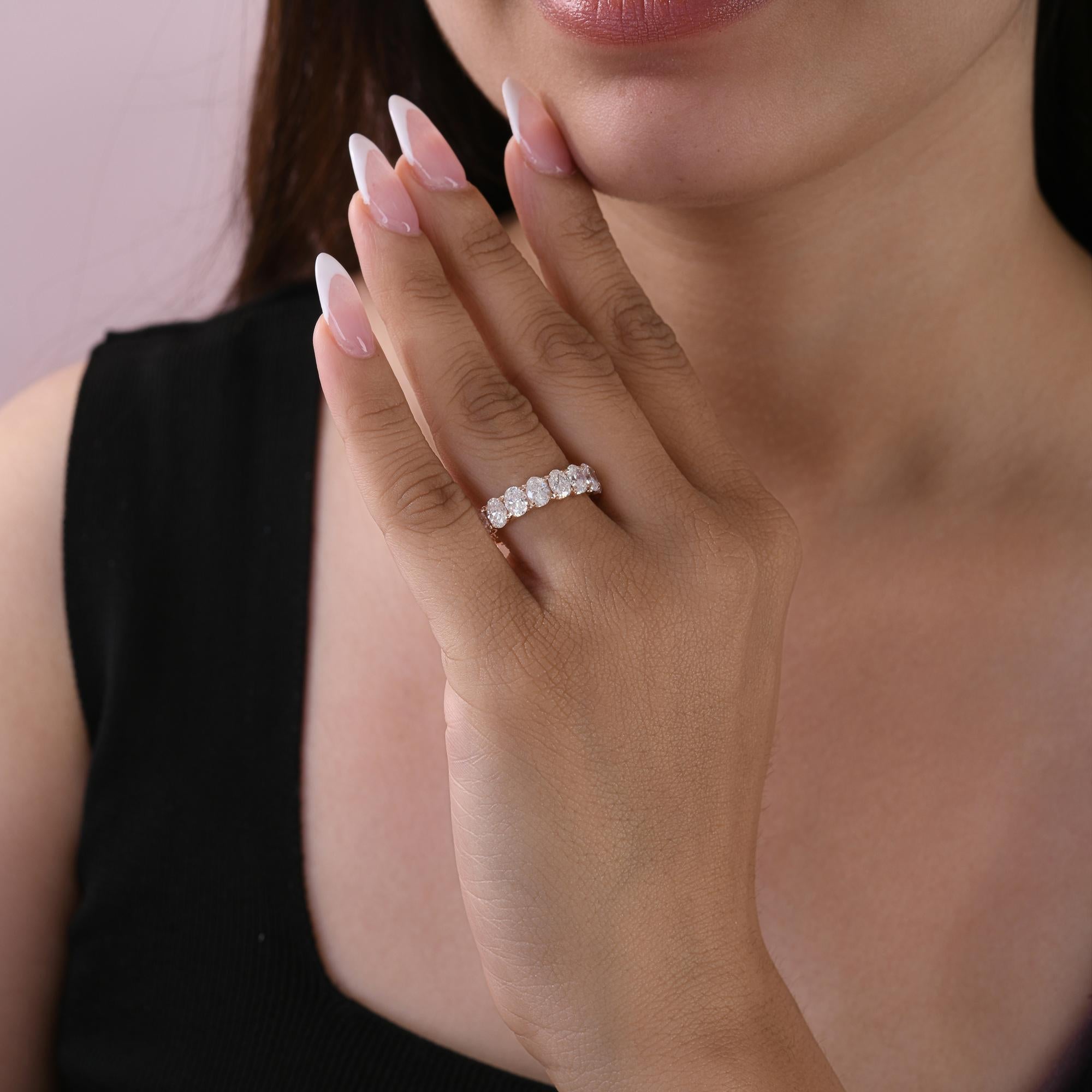 Bague en or rose 18 carats avec diamant naturel de taille ovale 5,43 carats Bijoux artisanaux
Cette pièce exquise présente un cercle complet de pierres de taille ovale parfaitement assorties, chacune sertie dans un anneau d'or rose chaud qui