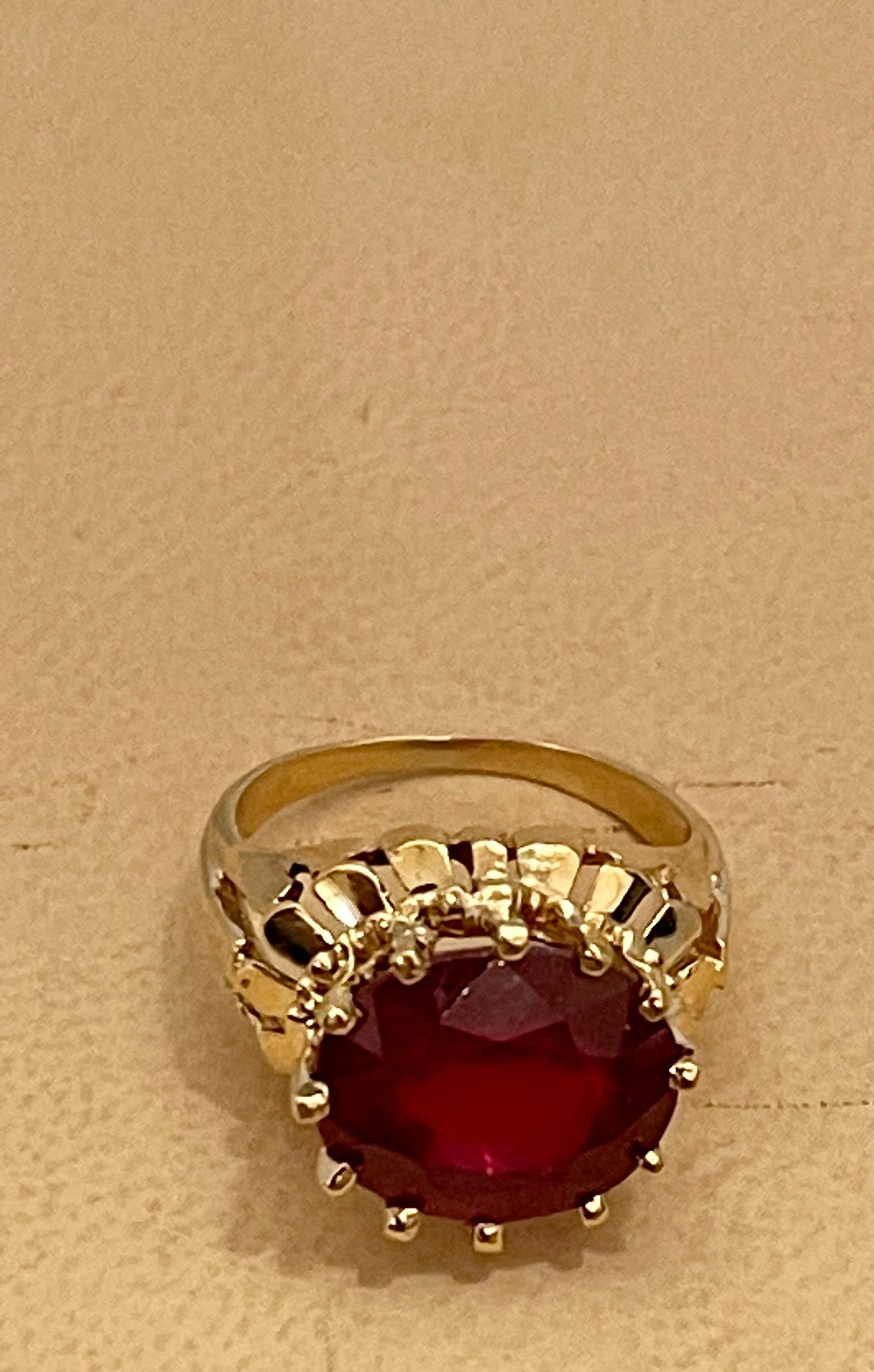 Oval Cut 7 Carat Treated Ruby in 18 Karat Yellow Gold Ring, Unisex For Sale 2