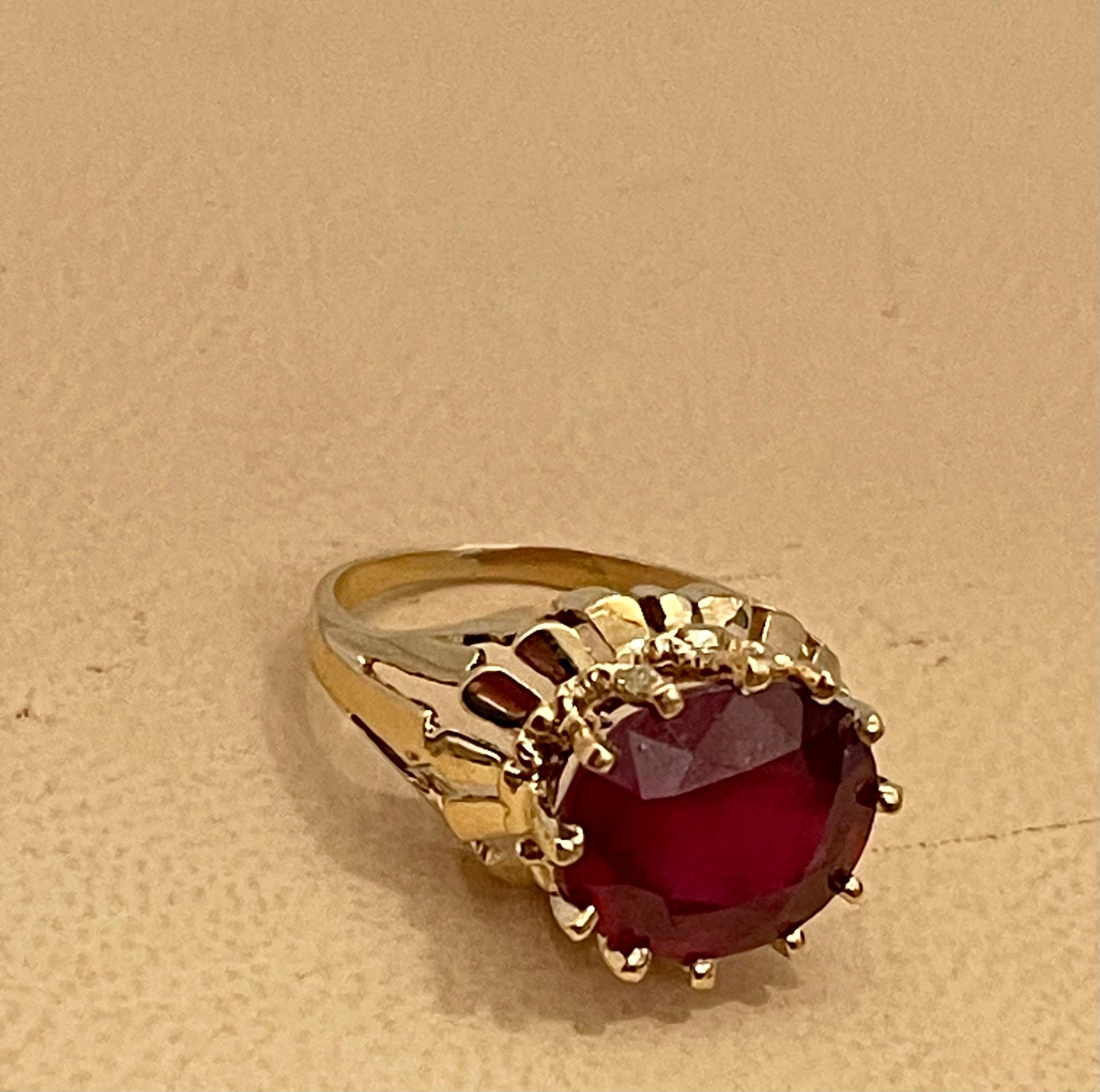 Oval Cut 7 Carat Treated Ruby in 18 Karat Yellow Gold Ring, Unisex For Sale 3