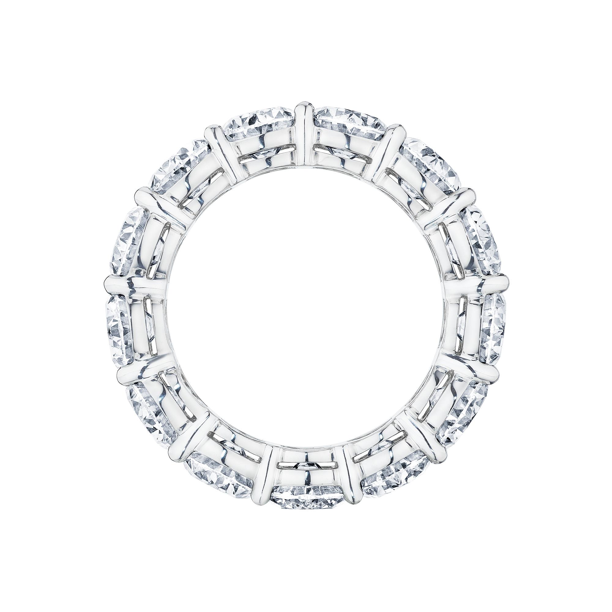 Contemporain Anneau d'éternité en platine avec diamants taille ovale de 9,55 carats en vente