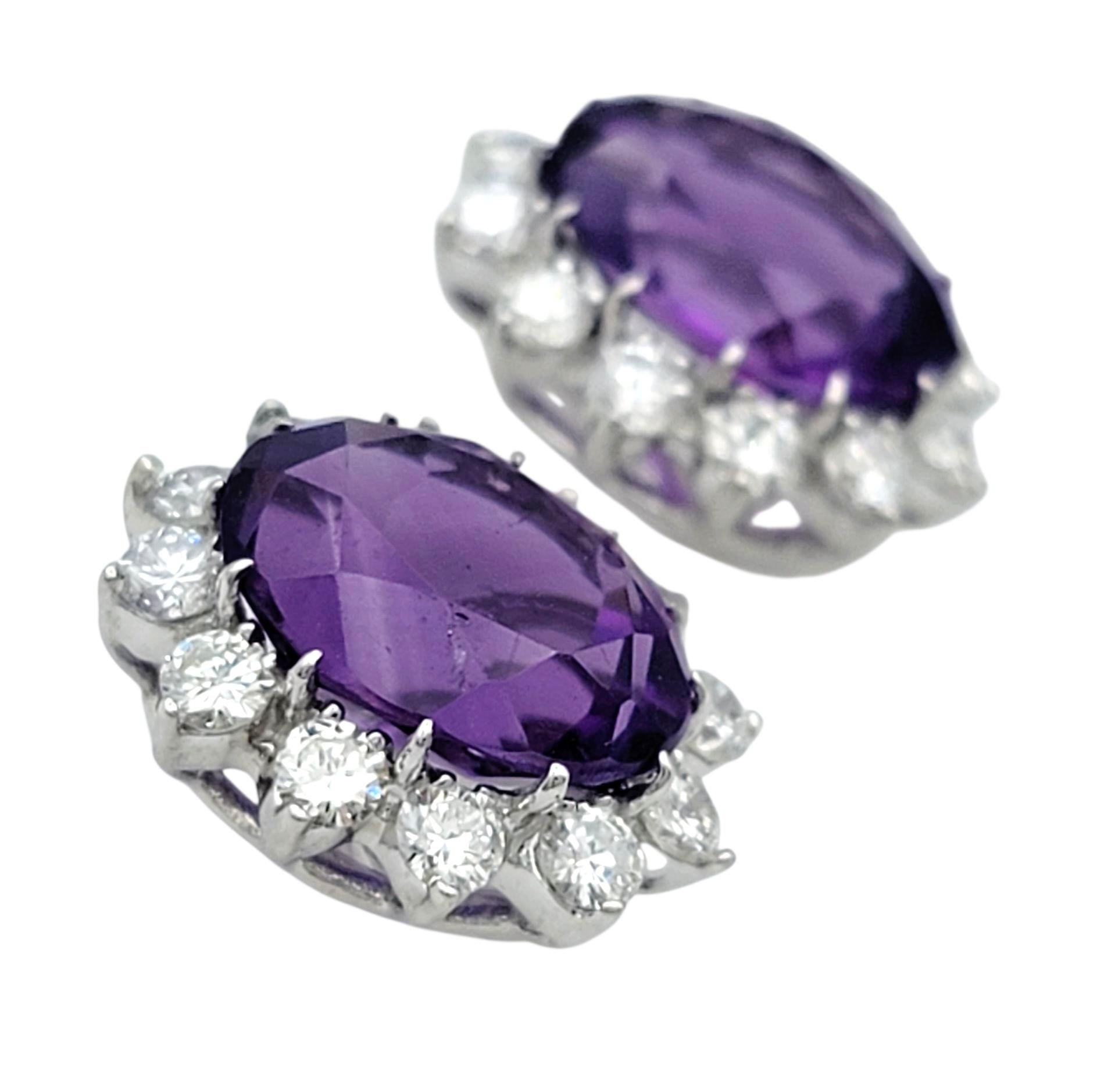 Taille ovale Boucles d'oreilles halo en or blanc 14 carats avec améthyste et diamant de taille ovale en vente