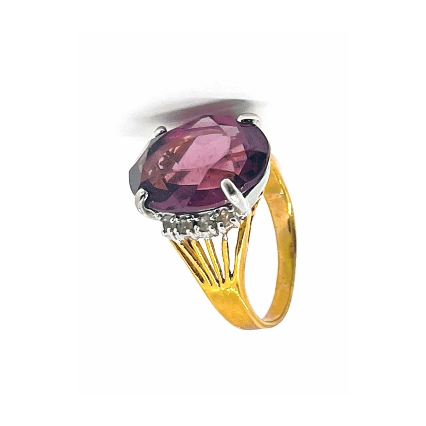 Oval-cut Amethyst, Clear Roundcut Rhinestone Cathedral Shank Ring, Sz 9, 1980s For Sale 4