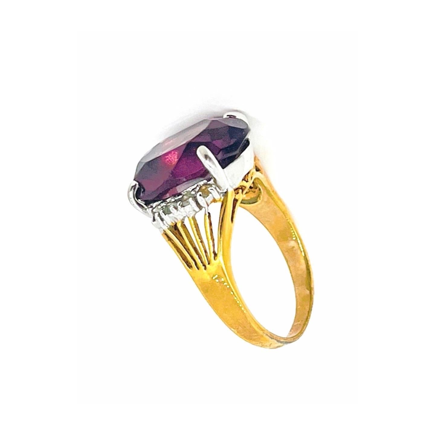 Oval-cut Amethyst, Clear Roundcut Rhinestone Cathedral Shank Ring, Sz 9, 1980s For Sale 1