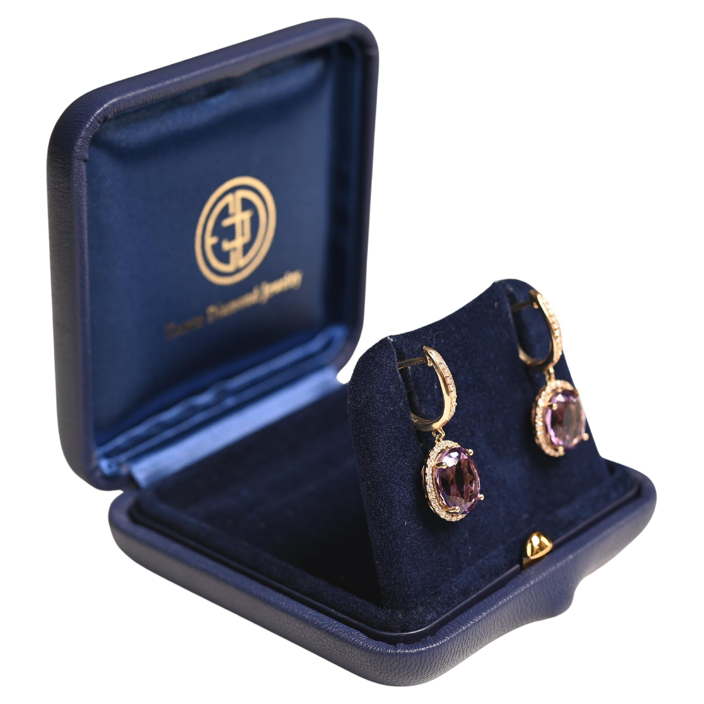 Ohrringe mit Amethyst im Ovalschliff, Diamant-Halo, 14k Gelbgold
