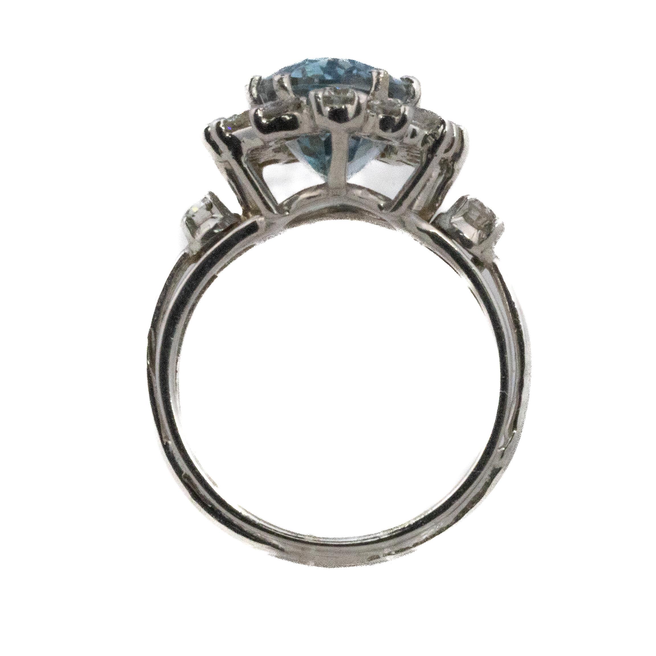 Rétro Anello a raggiera con acquamarina taglio ovale e diamante taglio Brilliante in vendita