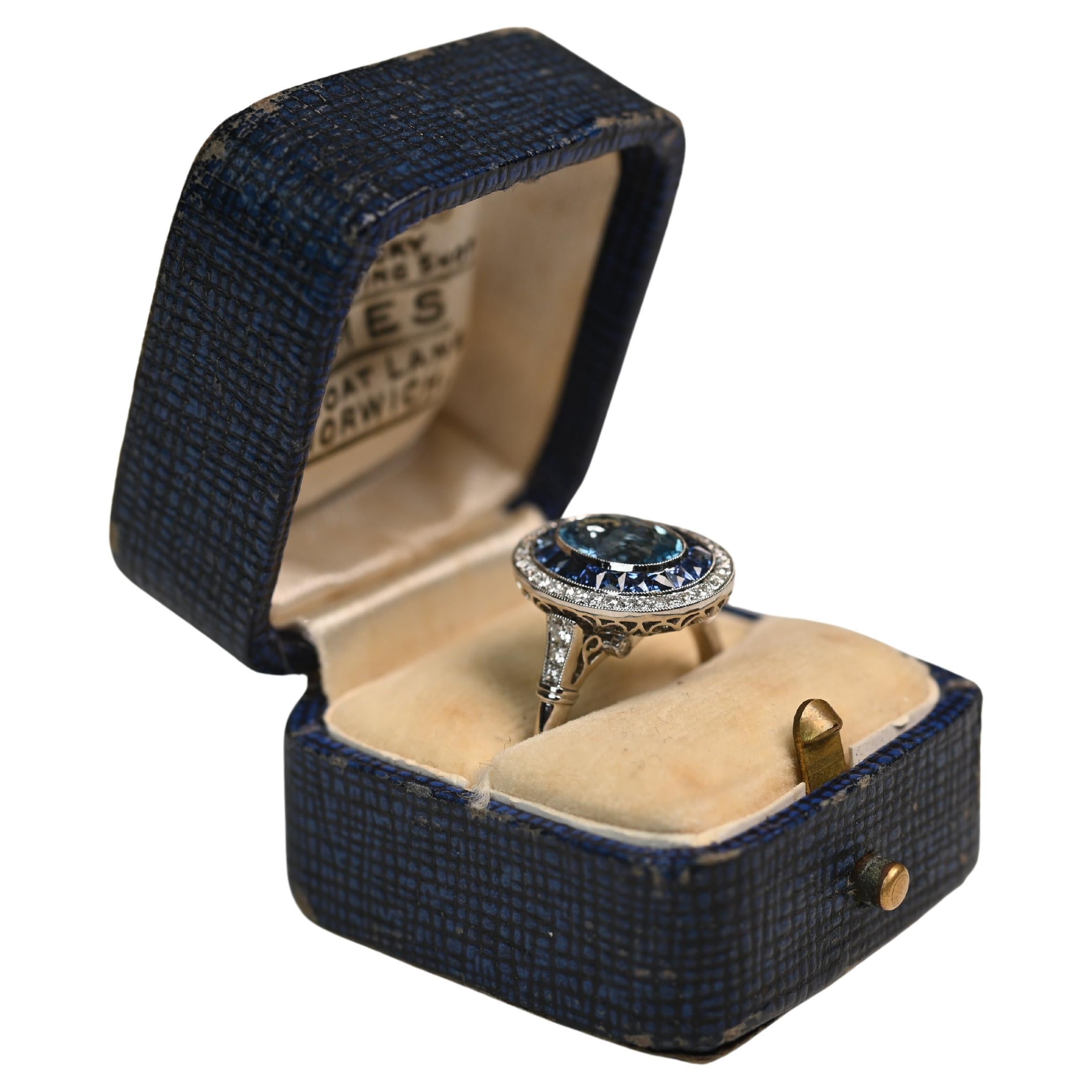 Bague de cocktail double halo en platine avec aigue-marine de taille ovale (environ 1,20 carats)