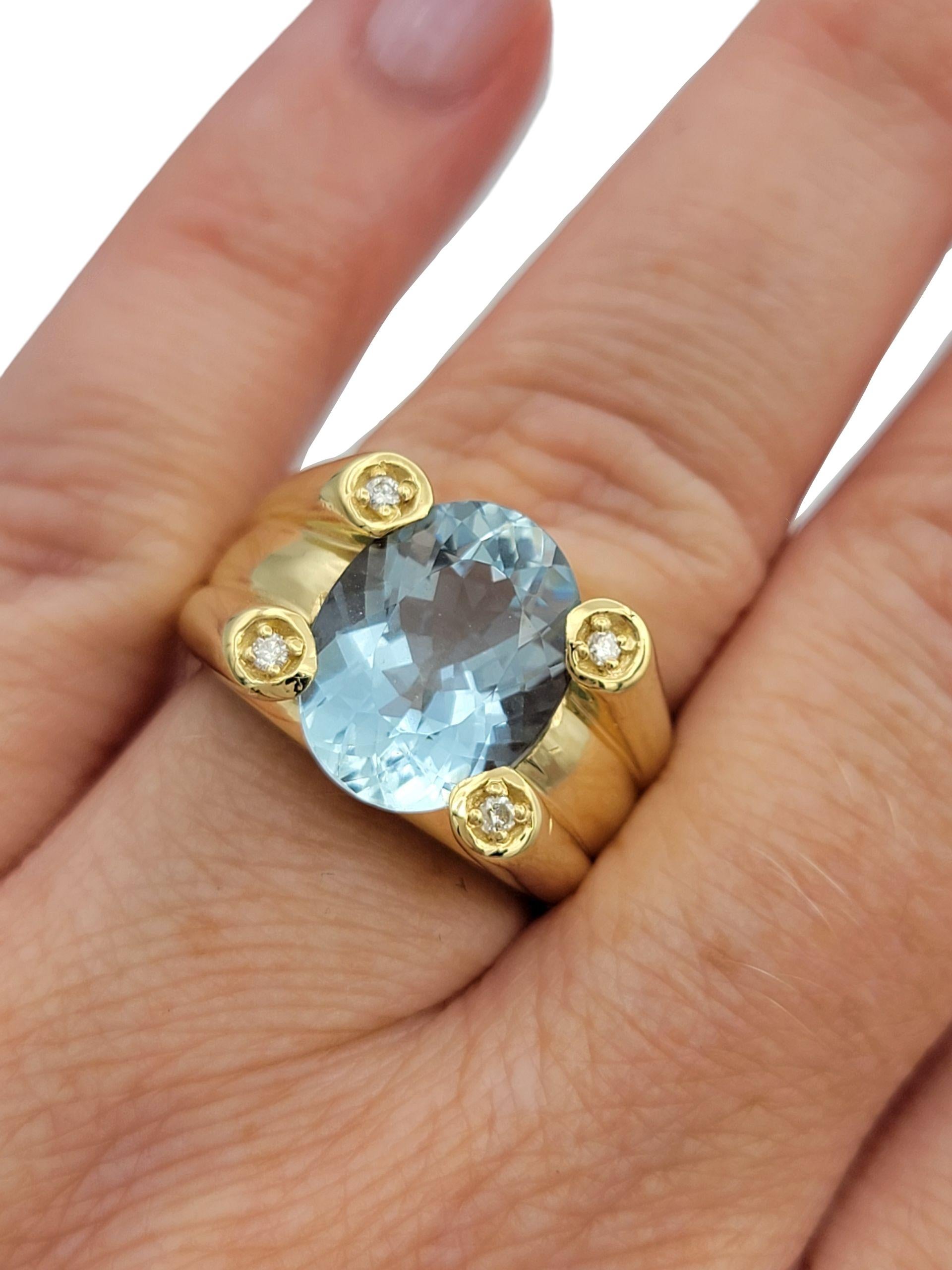 Anello cocktail con acquamarina taglio ovale e accenti di diamante in oro giallo 18 carati in vendita 4