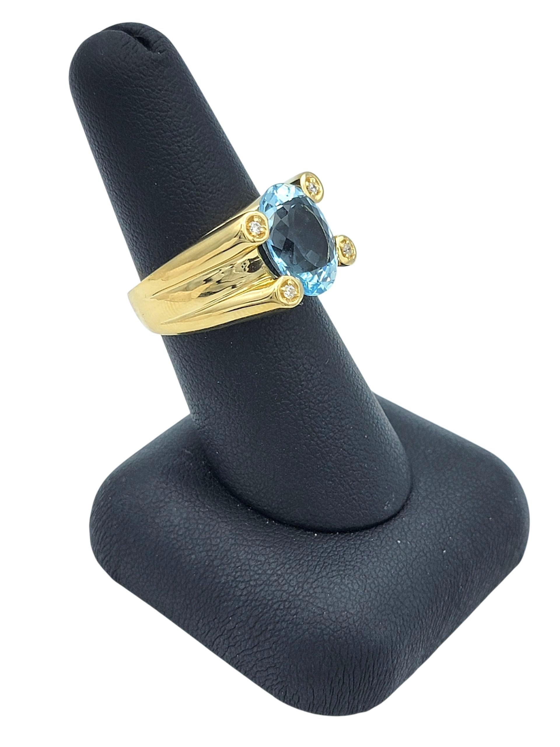 Anello cocktail con acquamarina taglio ovale e accenti di diamante in oro giallo 18 carati in vendita 6