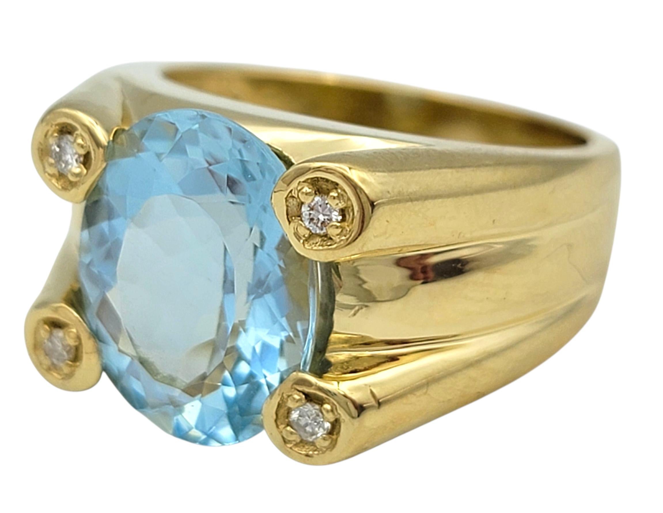 Anello cocktail con acquamarina taglio ovale e accenti di diamante in oro giallo 18 carati In condizioni buone in vendita a Scottsdale, AZ