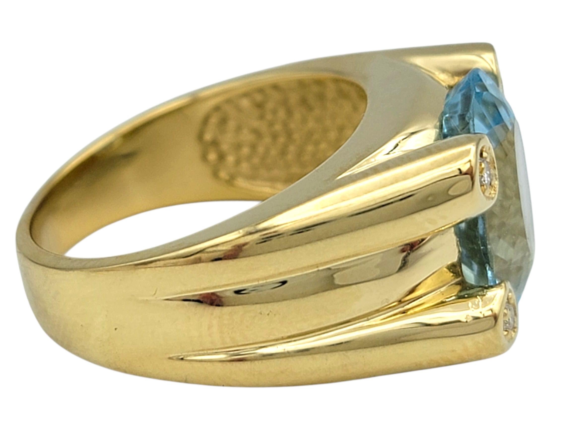 Anello cocktail con acquamarina taglio ovale e accenti di diamante in oro giallo 18 carati in vendita 1