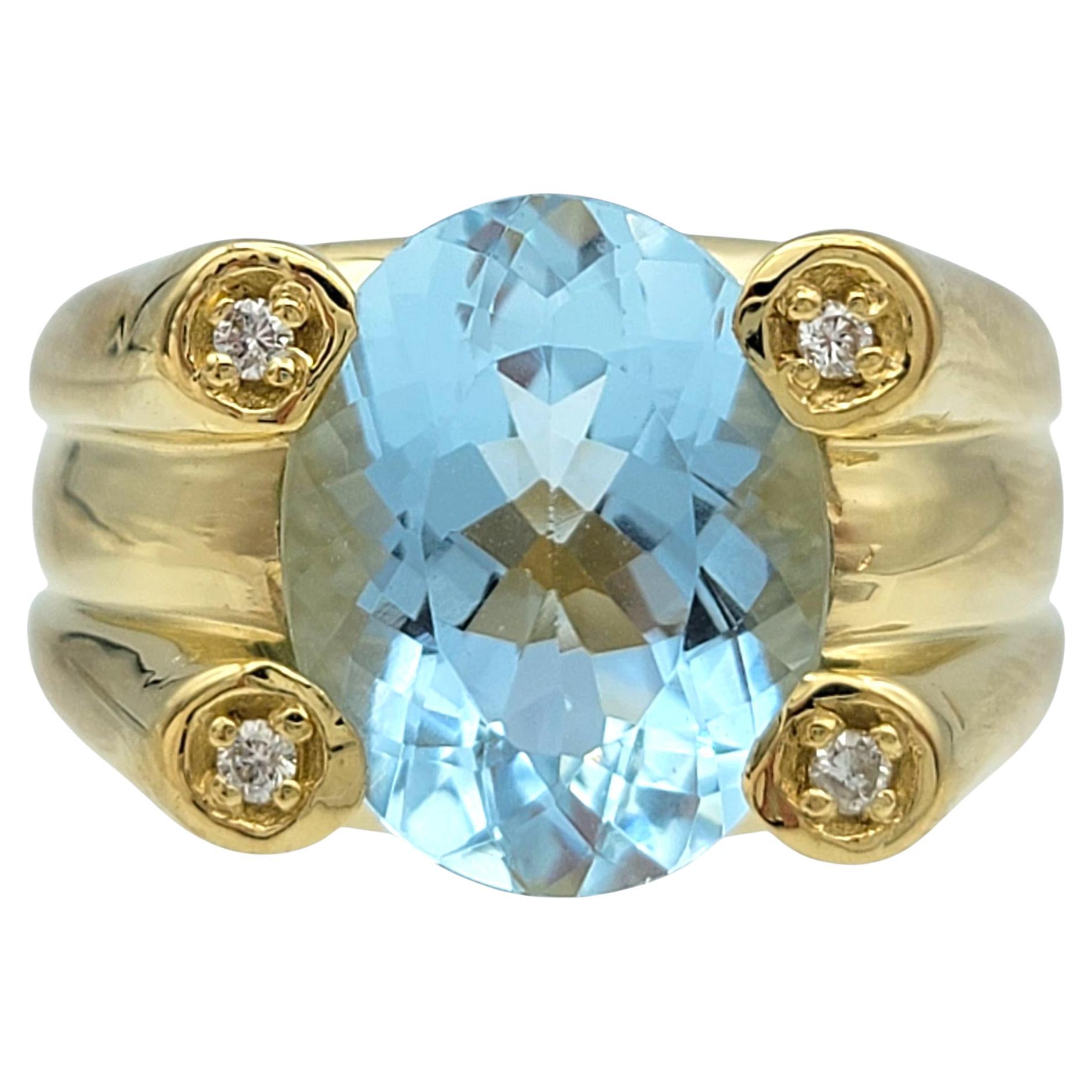 Anello cocktail con acquamarina taglio ovale e accenti di diamante in oro giallo 18 carati