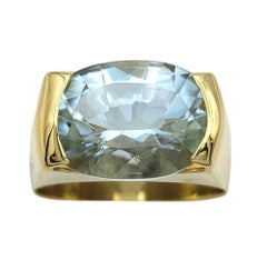 Oval Cut Aquamarine East West Cocktail Ring in 18 Karat Yellow Gold