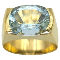 Oval Cut Aquamarine East West Cocktail Ring in 18 Karat Yellow Gold