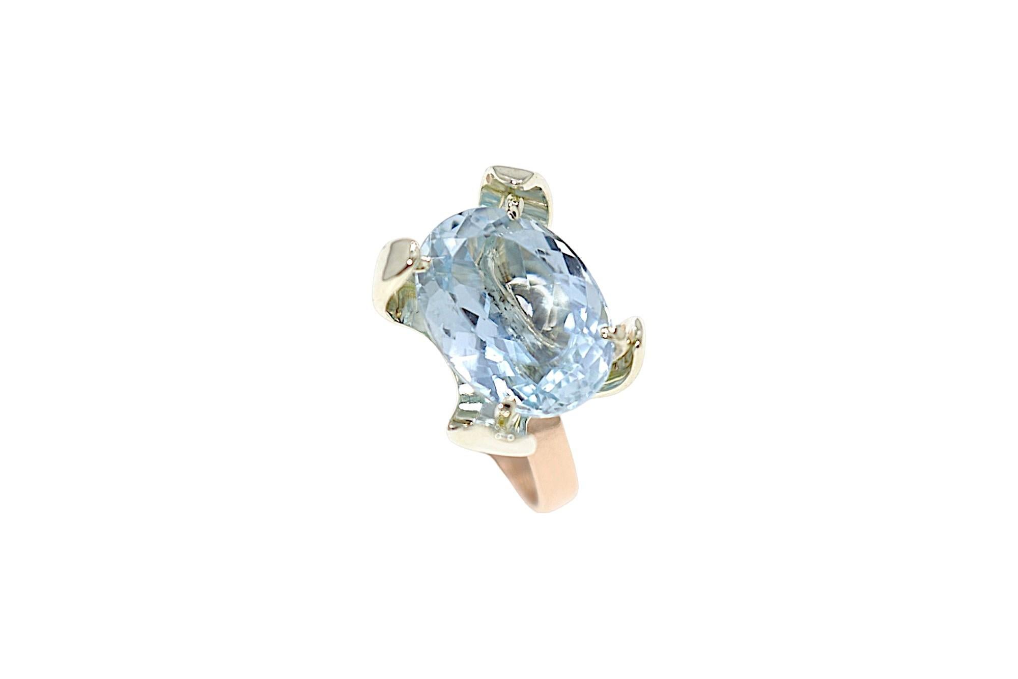 Contemporary Oval Cut Blue Aquamarine Rose and White Gold Ring Botta Gioielli Made in Italy For Sale