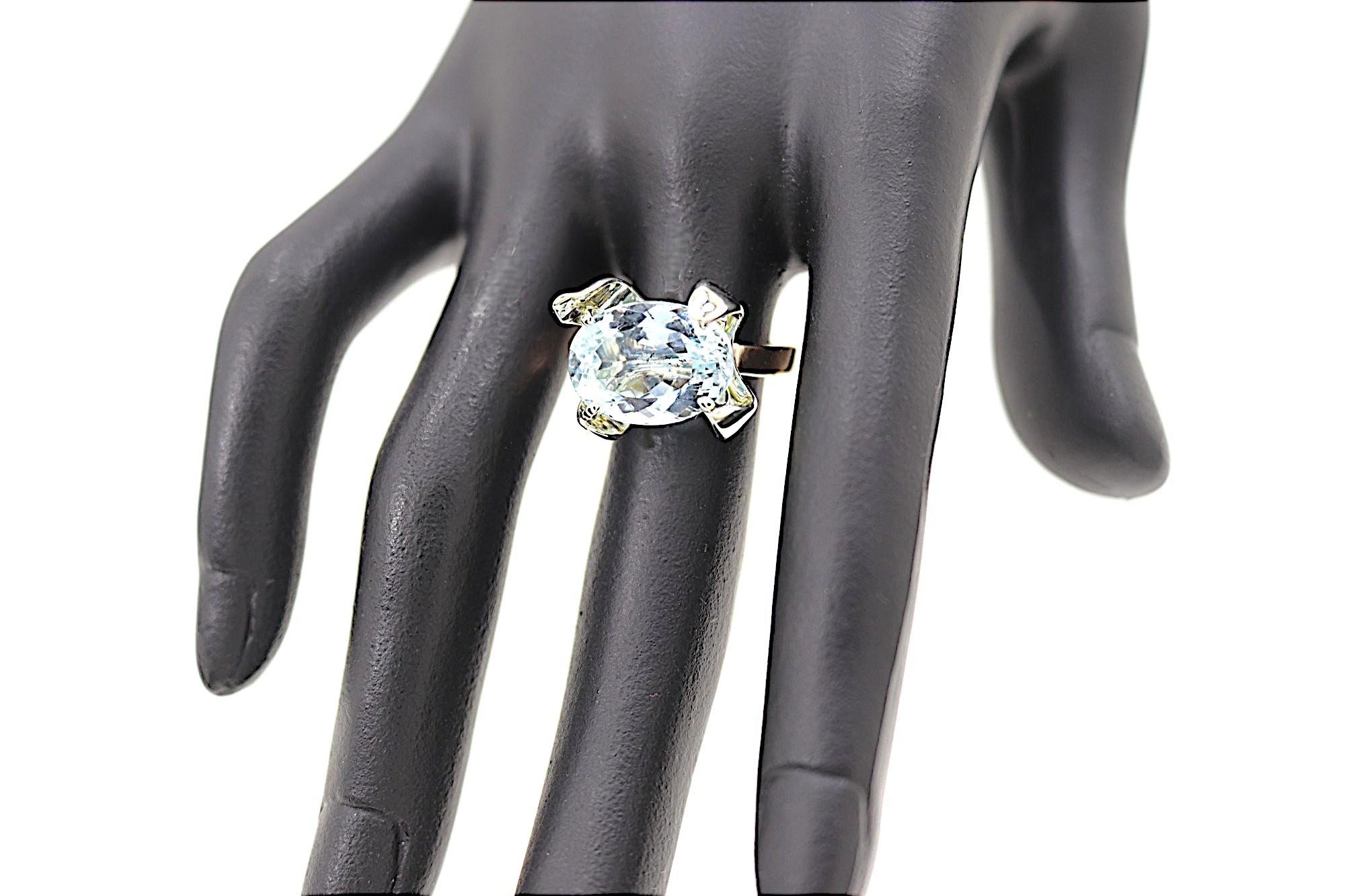 Oval Cut Blue Aquamarine Rose and White Gold Ring Botta Gioielli Made in Italy In New Condition For Sale In Milano, IT