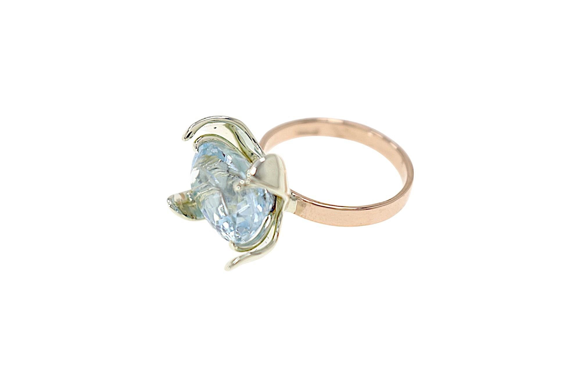 Oval Cut Blue Aquamarine Rose and White Gold Ring Botta Gioielli Made in Italy For Sale 1