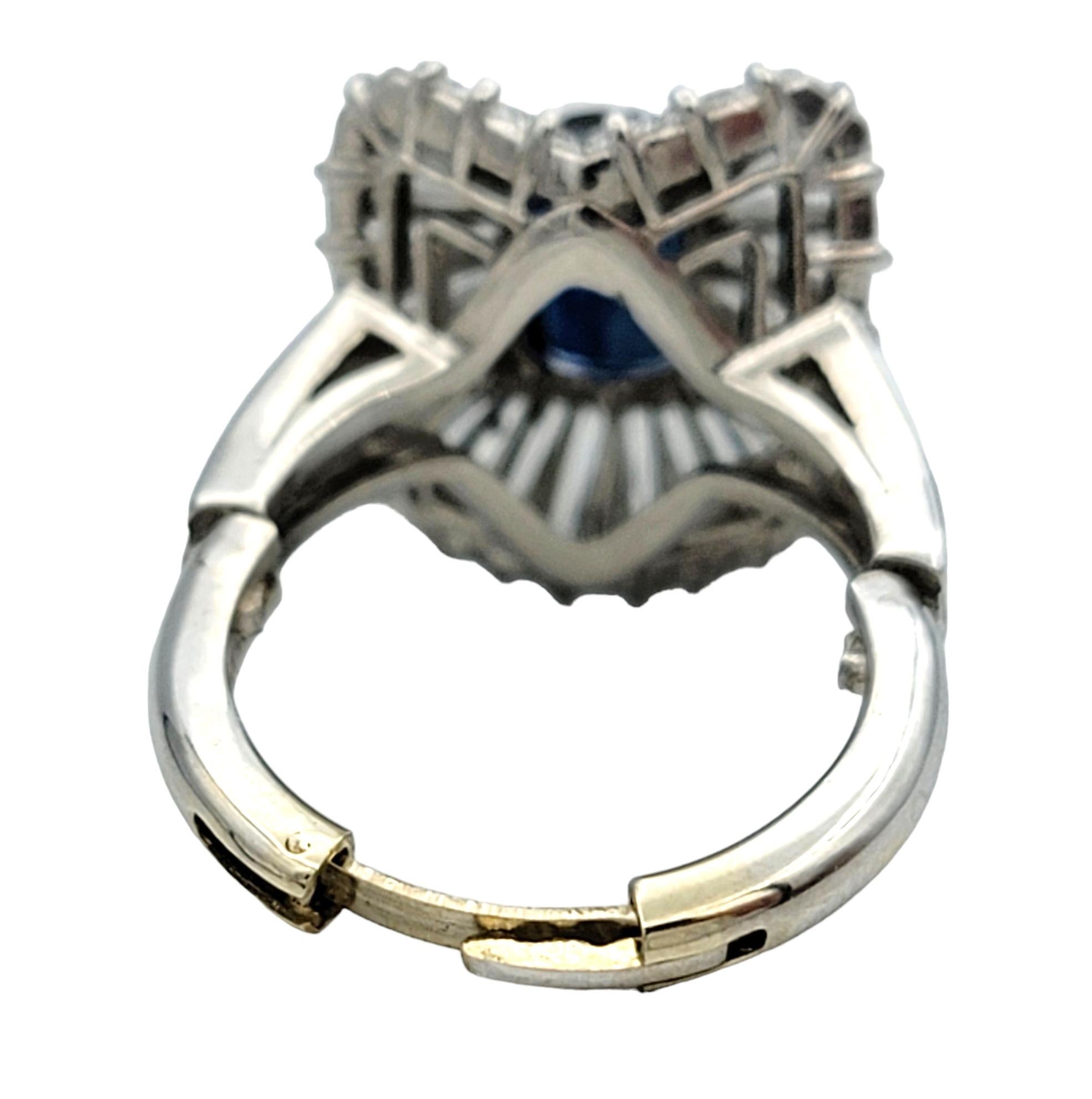Bague de style ballerine en platine, saphir bleu taille ovale et diamant baguette Pour femmes en vente