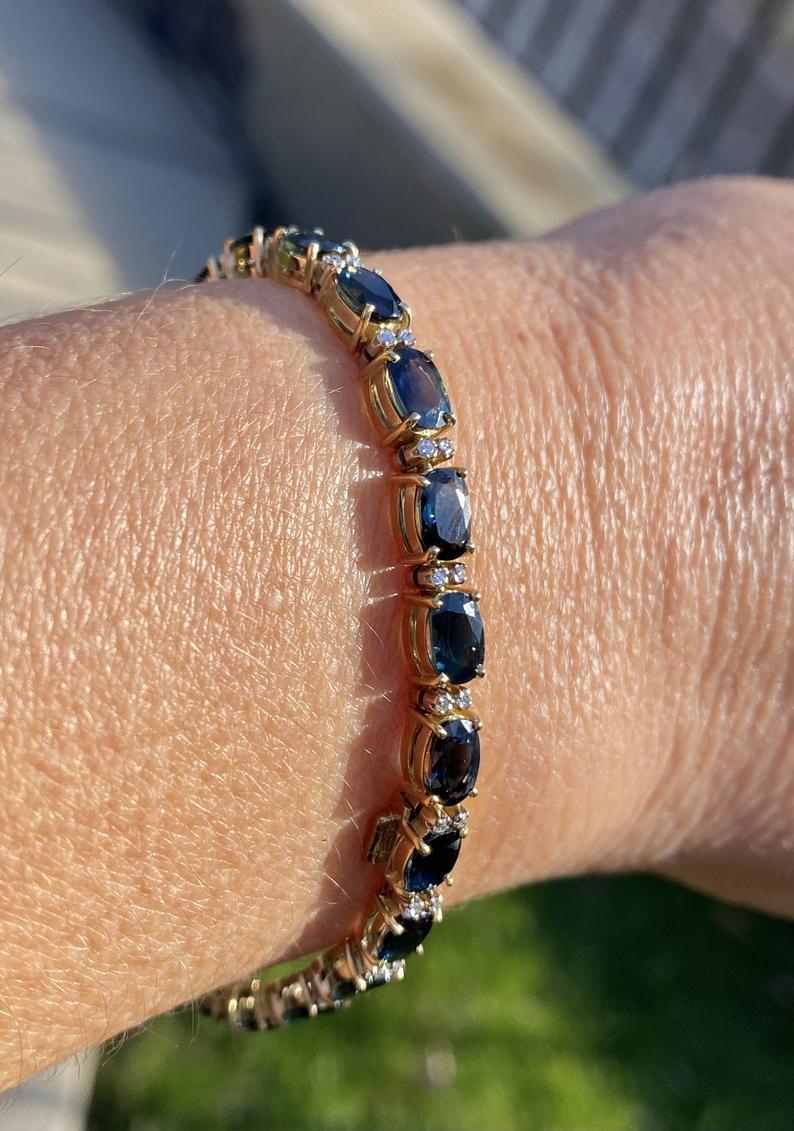 Oval-Cut Blue Sapphire and Diamond 18K Yellow Gold Bracelet For Sale 2