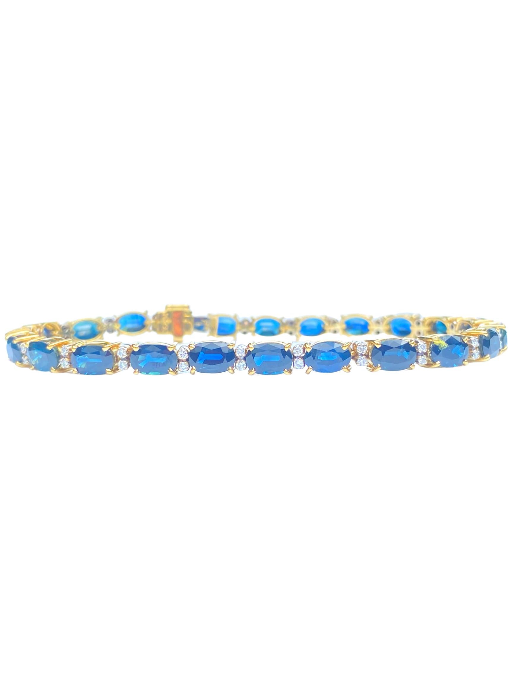 Modern Oval-Cut Blue Sapphire and Diamond 18K Yellow Gold Bracelet For Sale