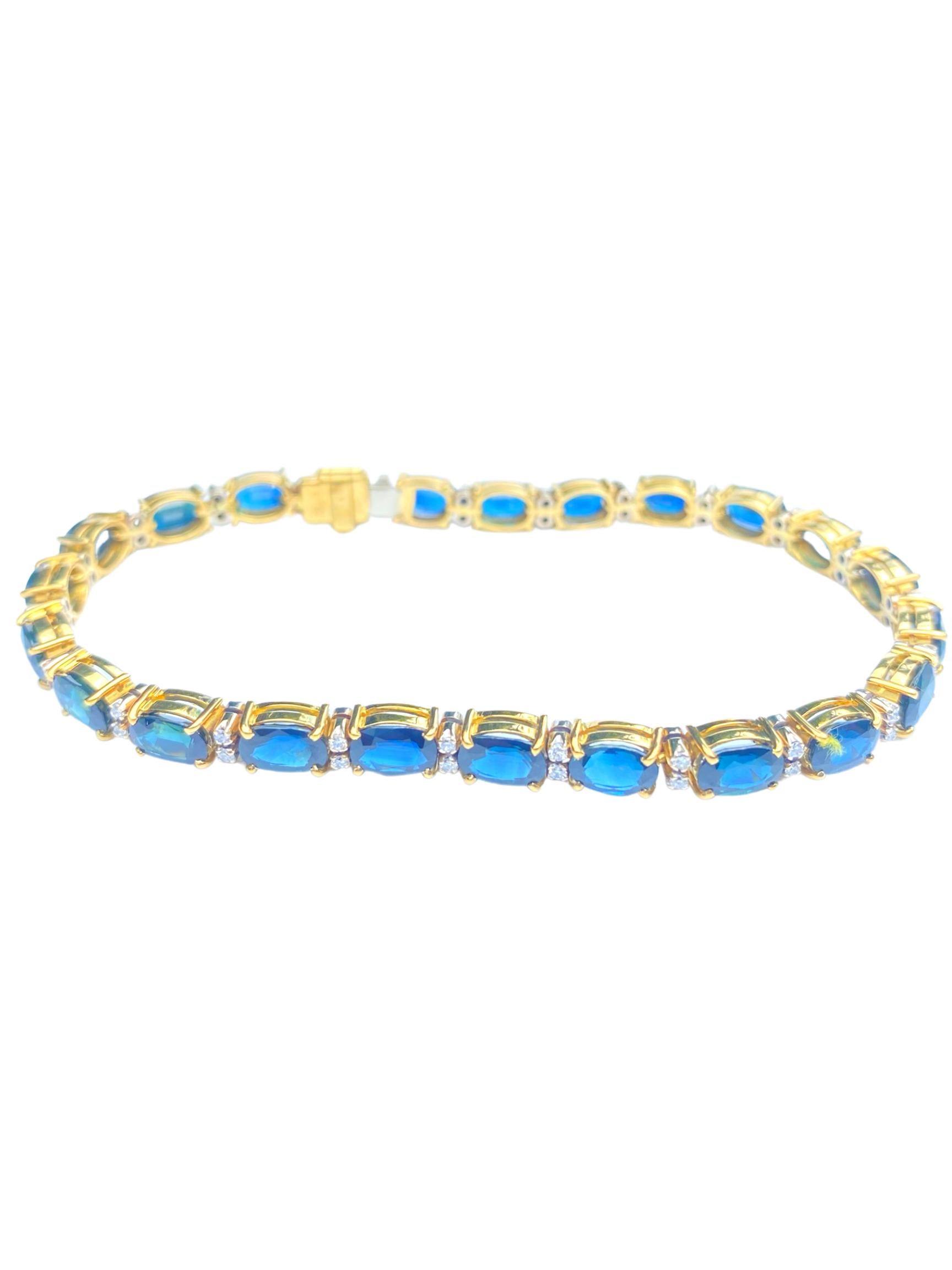 Oval-Cut Blue Sapphire and Diamond 18K Yellow Gold Bracelet In Excellent Condition For Sale In Miami, FL