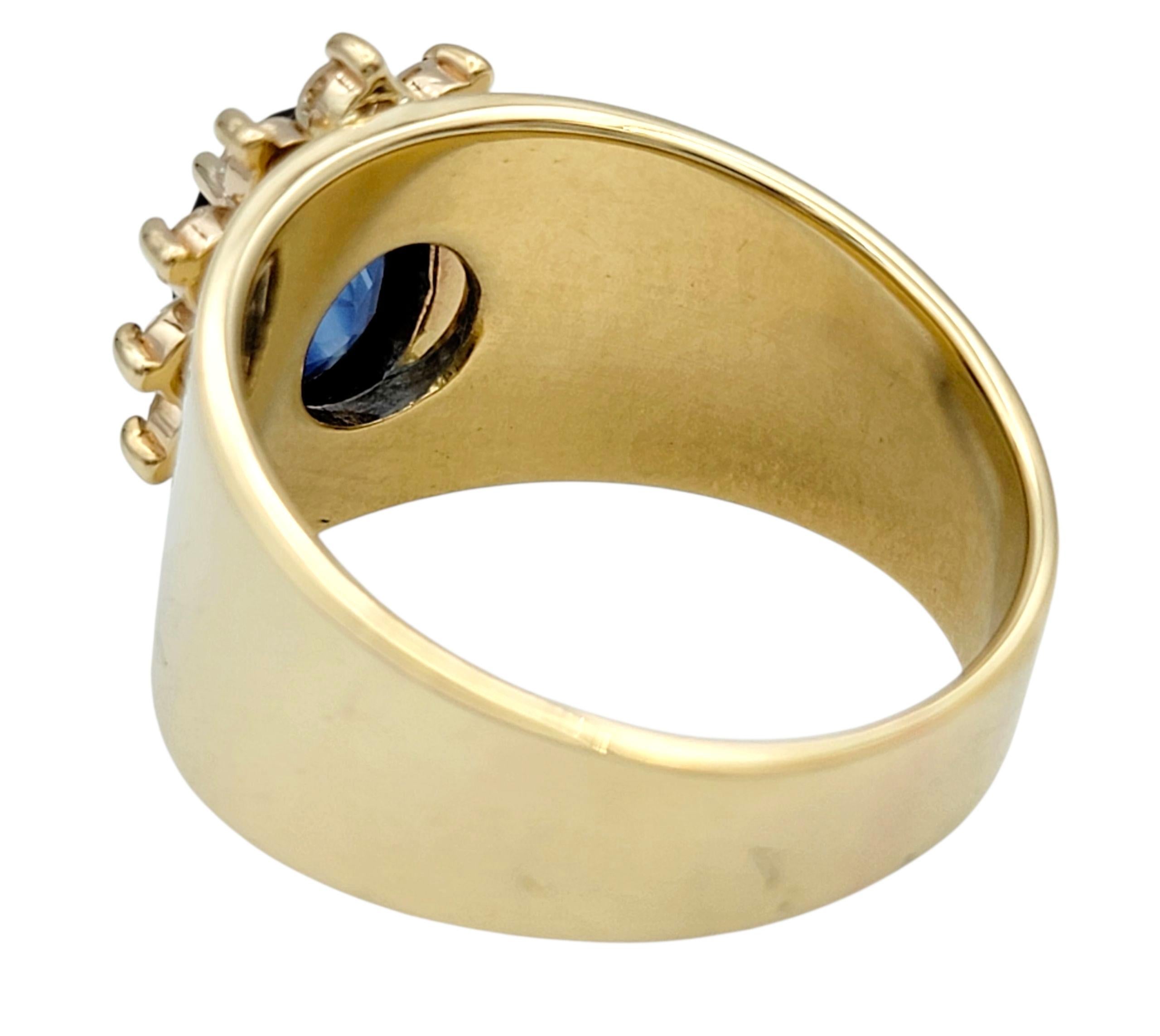Anello a fascia larga con zaffiro blu taglio ovale e diamanti in oro giallo 14 carati In condizioni buone in vendita a Scottsdale, AZ
