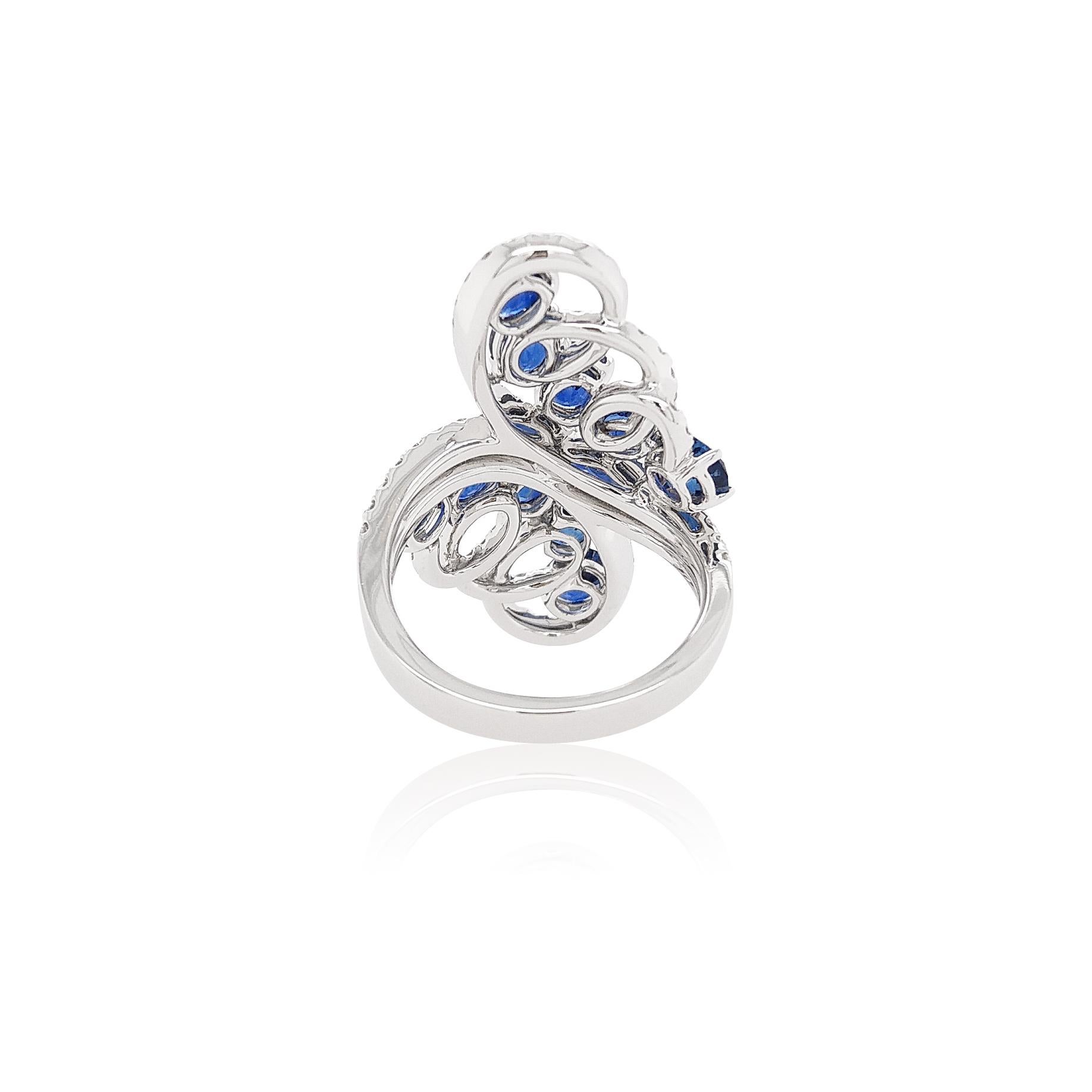 Art Deco Oval cut Blue Sapphire and Round cut white diamonds, 18K Gold Cocktail Ring For Sale