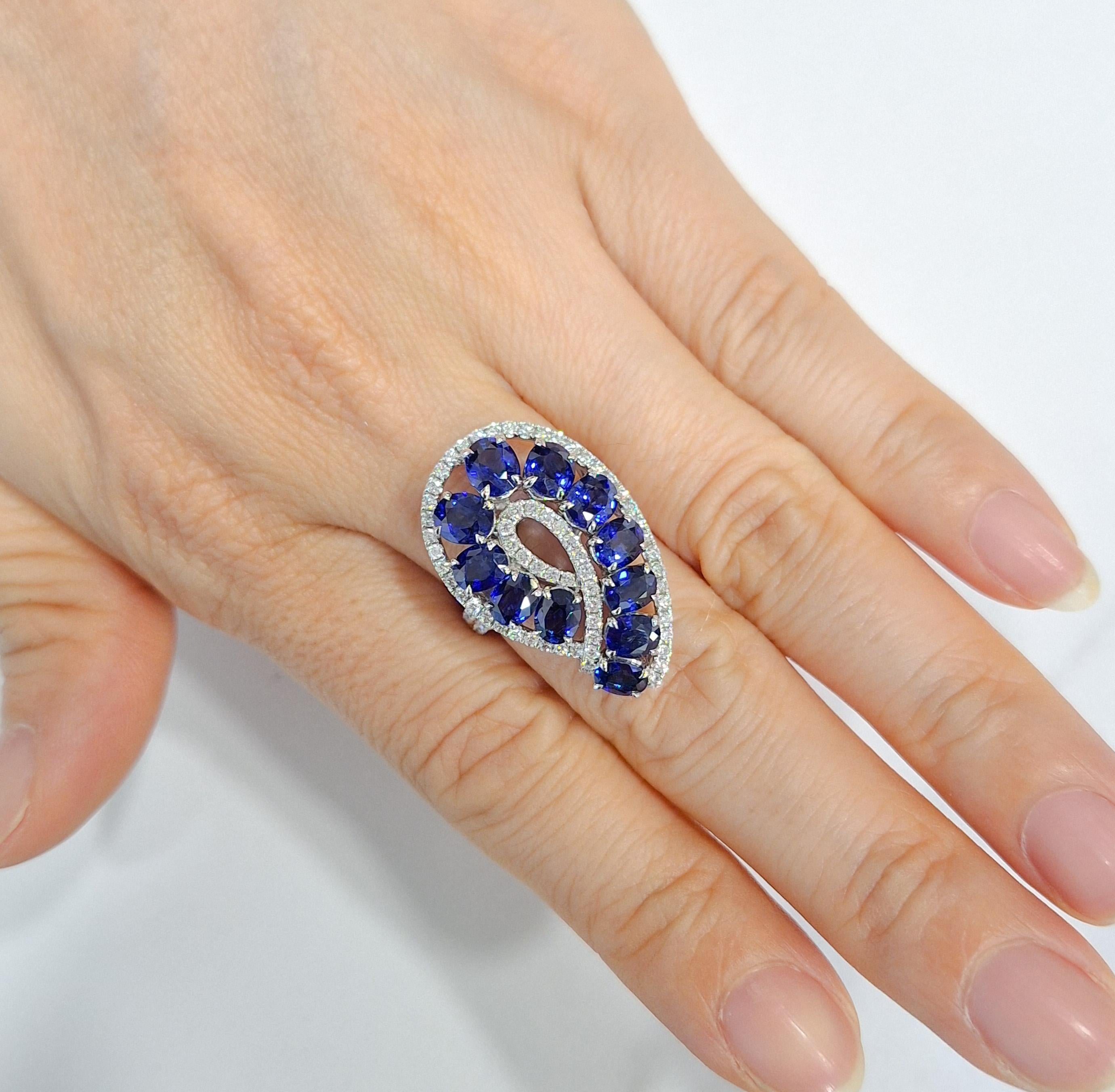 Art Deco Oval cut Blue Sapphire and Round cut white diamonds, 18K Gold Cocktail Ring For Sale