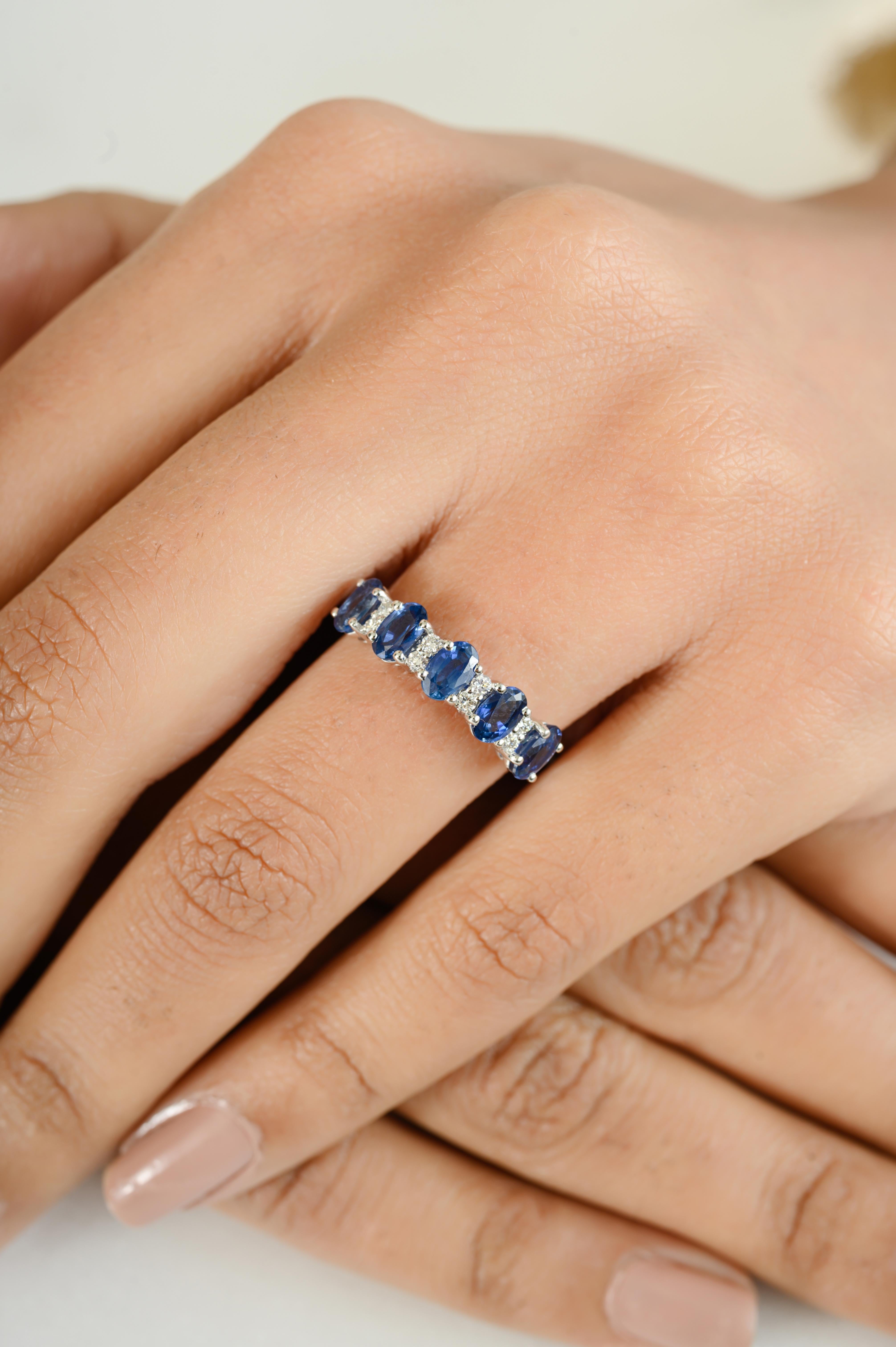 in vendita:  Anello di fidanzamento con zaffiro blu taglio ovale e diamante in oro bianco 18 carati 2