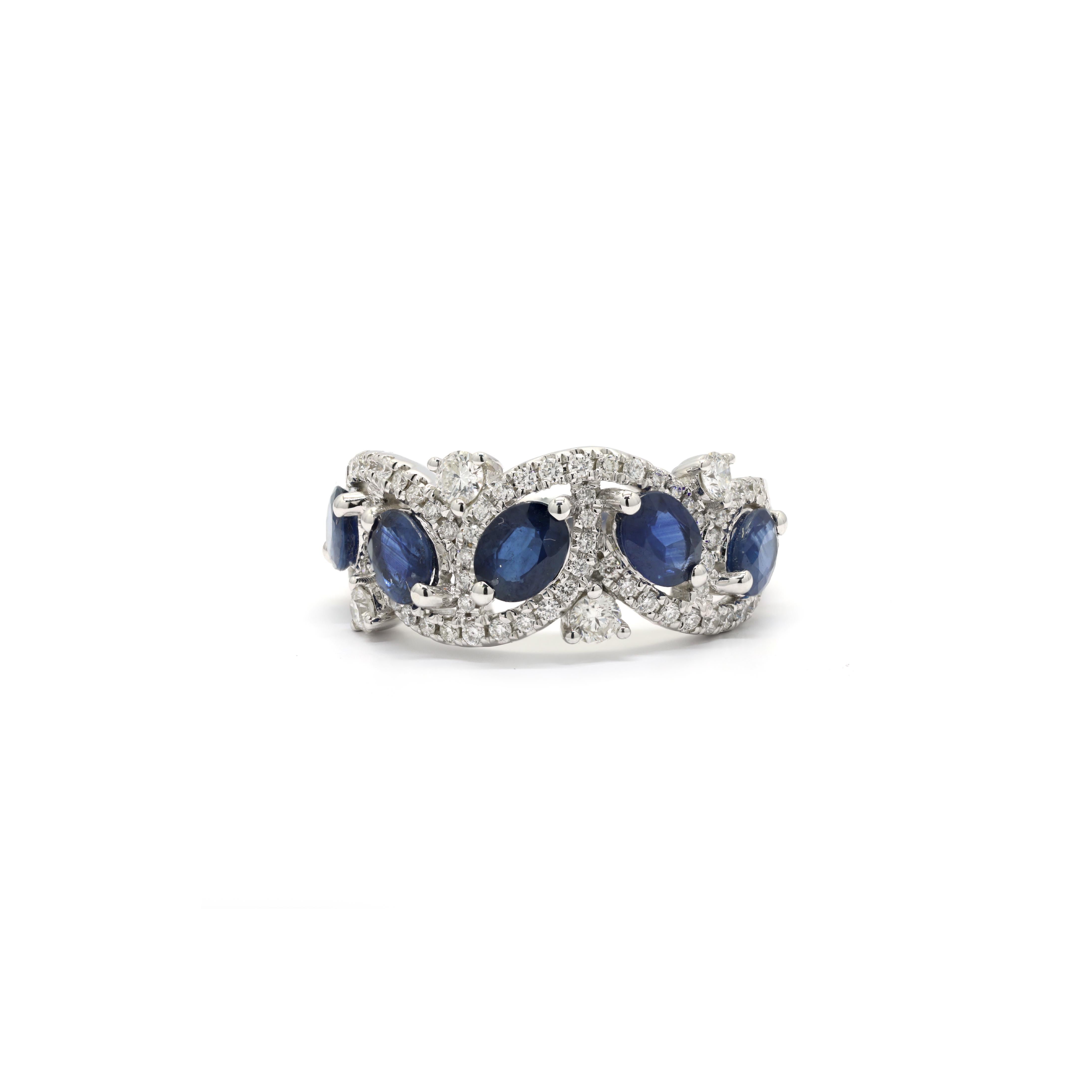Im Angebot: Ovaler Diamantring mit blauem Saphir im Ovalschliff aus 14K Weißgold  () 2