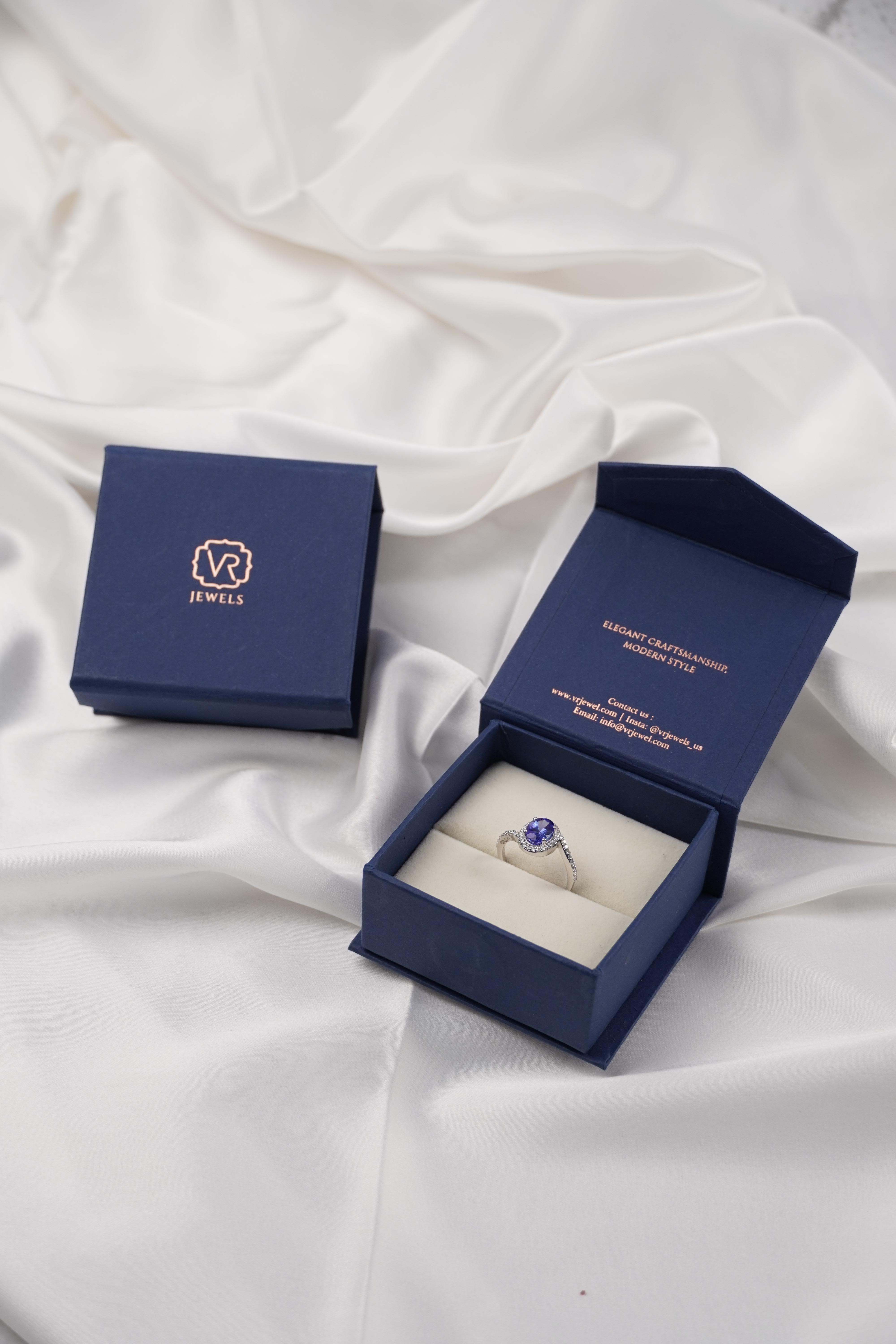 En vente :  Bague en or blanc 14 carats avec saphir bleu de taille ovale et diamants  7