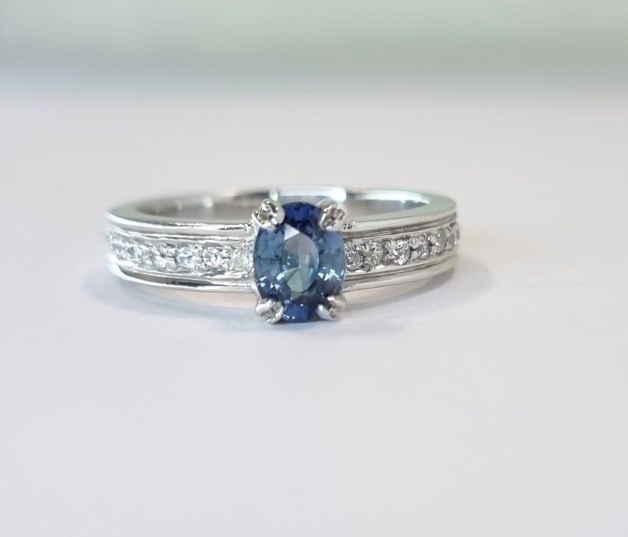 Round Cut Oval-Cut Blue Sapphire Engagement Ring with Natural Zircon Accents For Sale