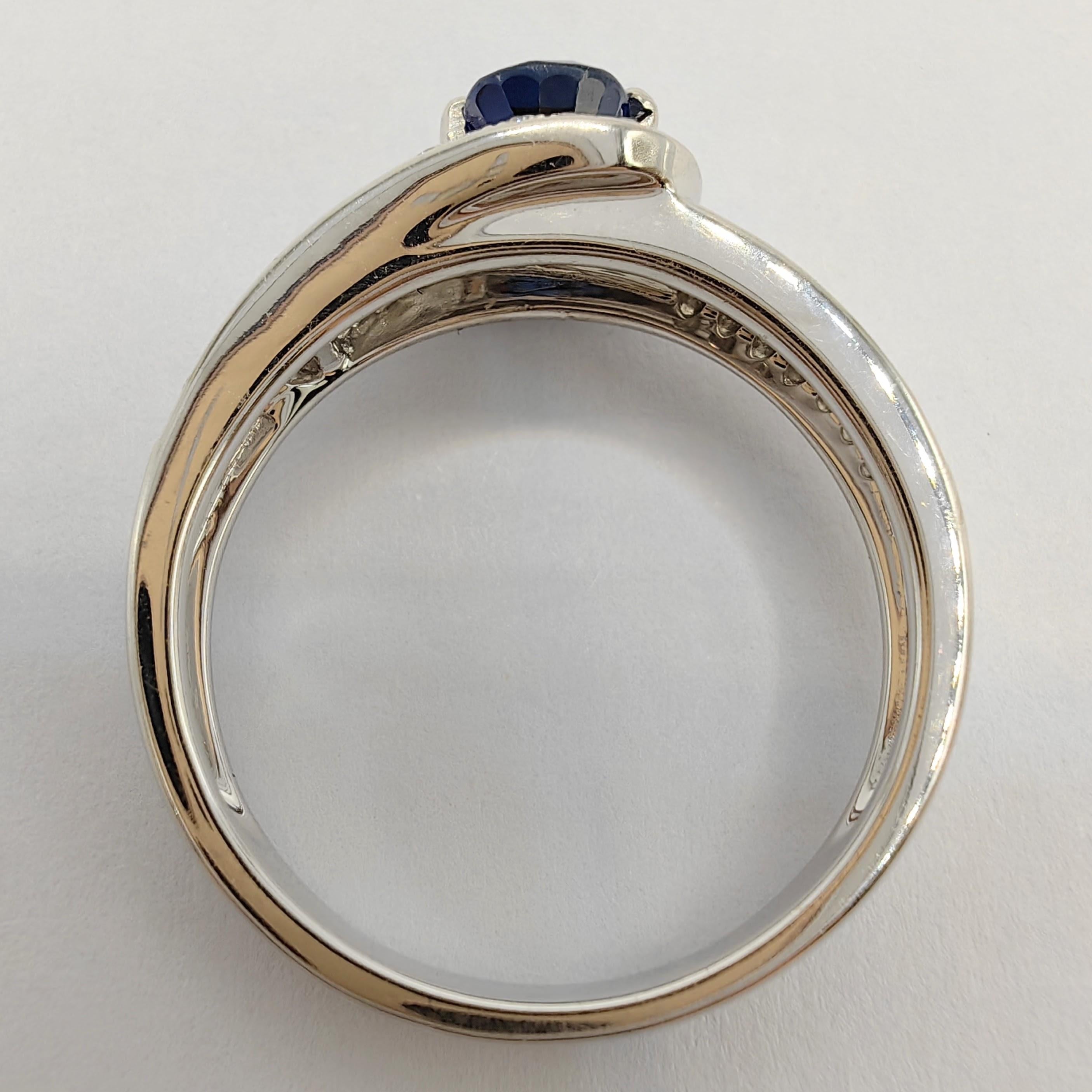 Oval-Cut Blue Sapphire Tapered Baguette Diamond Ring in 18k White Gold In New Condition For Sale In Wan Chai District, HK