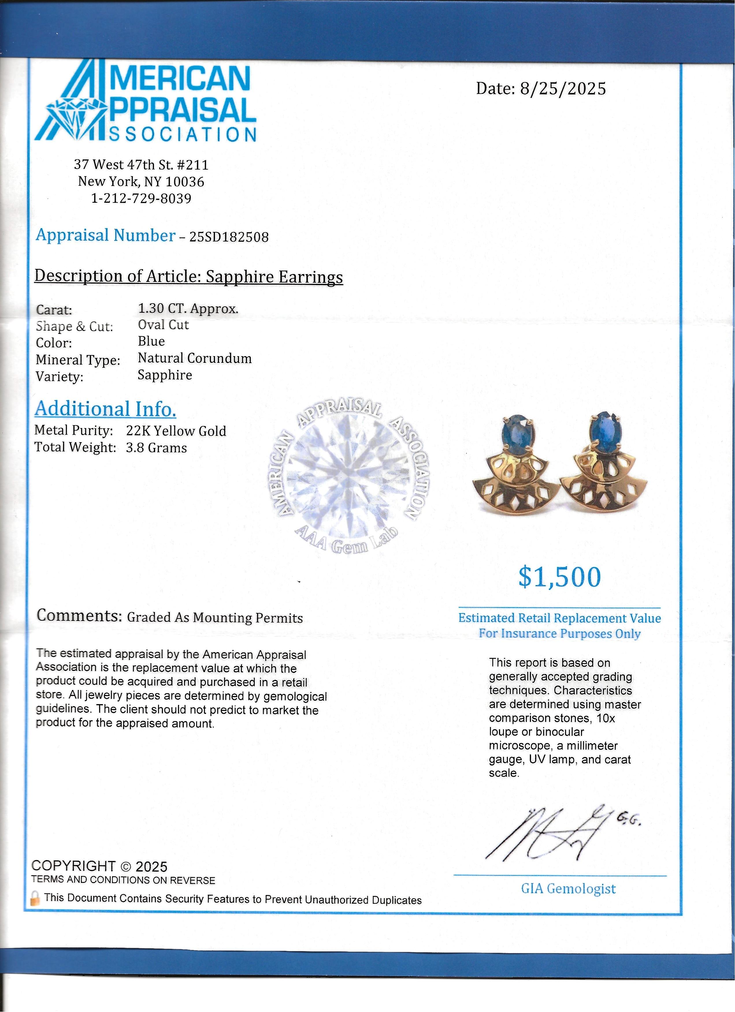 Boucles d'oreilles en or jaune 22 carats avec motif d'éventail en saphir bleu taillé en forme d'ovale en vente 1