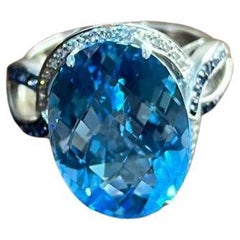 Topacio Azul Corte Ovalado Entrelazado Zafiro Diamante Halo Anillo de Oro Blanco con Declaración