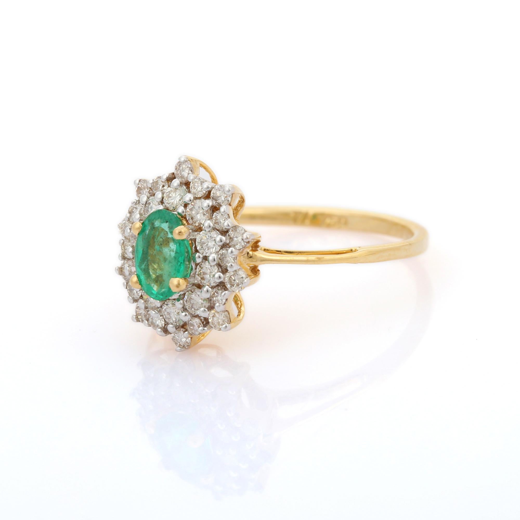 En vente :  Bague de mariage en or jaune massif 18 carats avec émeraude et halo de diamants taille ovale 3