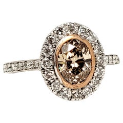 Ovaler Champagner- und weißer Diamant-Halo-Ring mit Ovalschliff aus zweifarbigem 14 Karat Gold