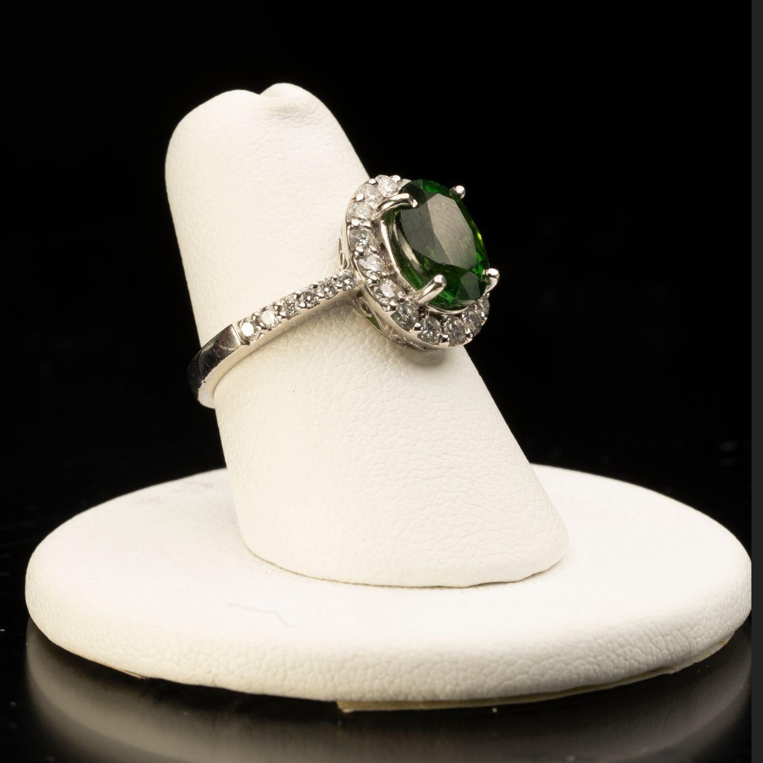 Oval Cut Chrome Tourmaline with White Diamonds 14 Karat White Gold Ring In New Condition For Sale In New York, NY