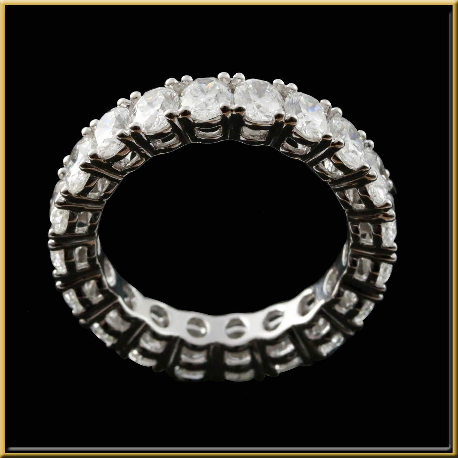 For Sale:  Oval Cut Diamond 0.25 Carat Eternity Ring in 18 Karat Gold 2