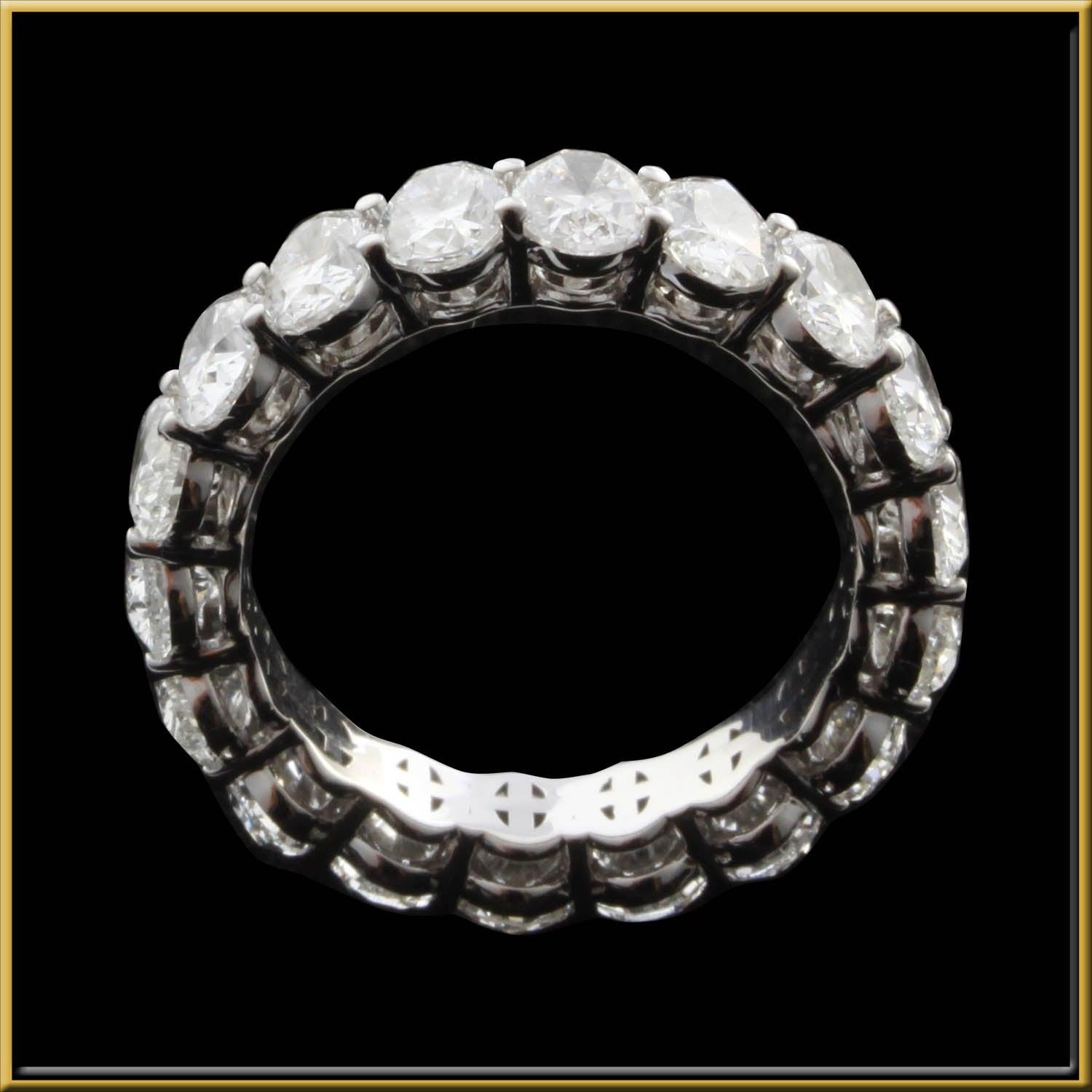For Sale:  Oval Cut Diamond 0.30 Carat Eternity Ring in 18 Karat Gold 2