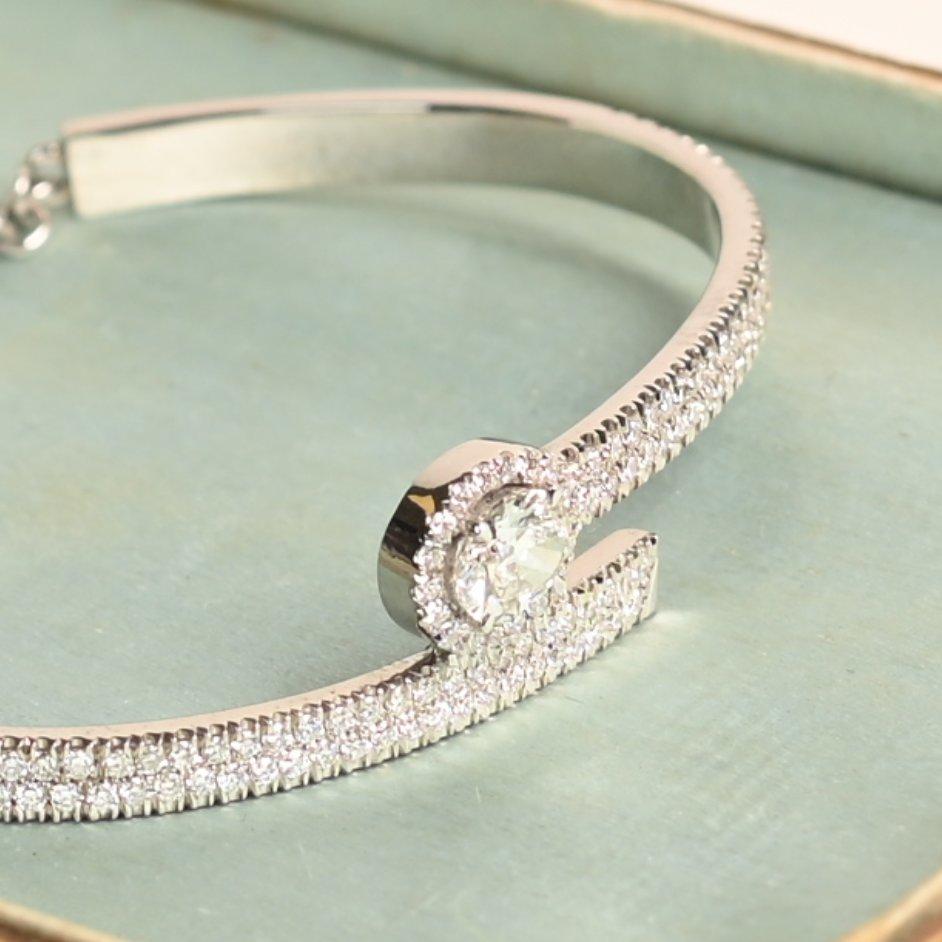 Pulsera de diamantes talla oval (aprox. 1,30 quilates), oro blanco en Excelente estado para la venta en New York, NY