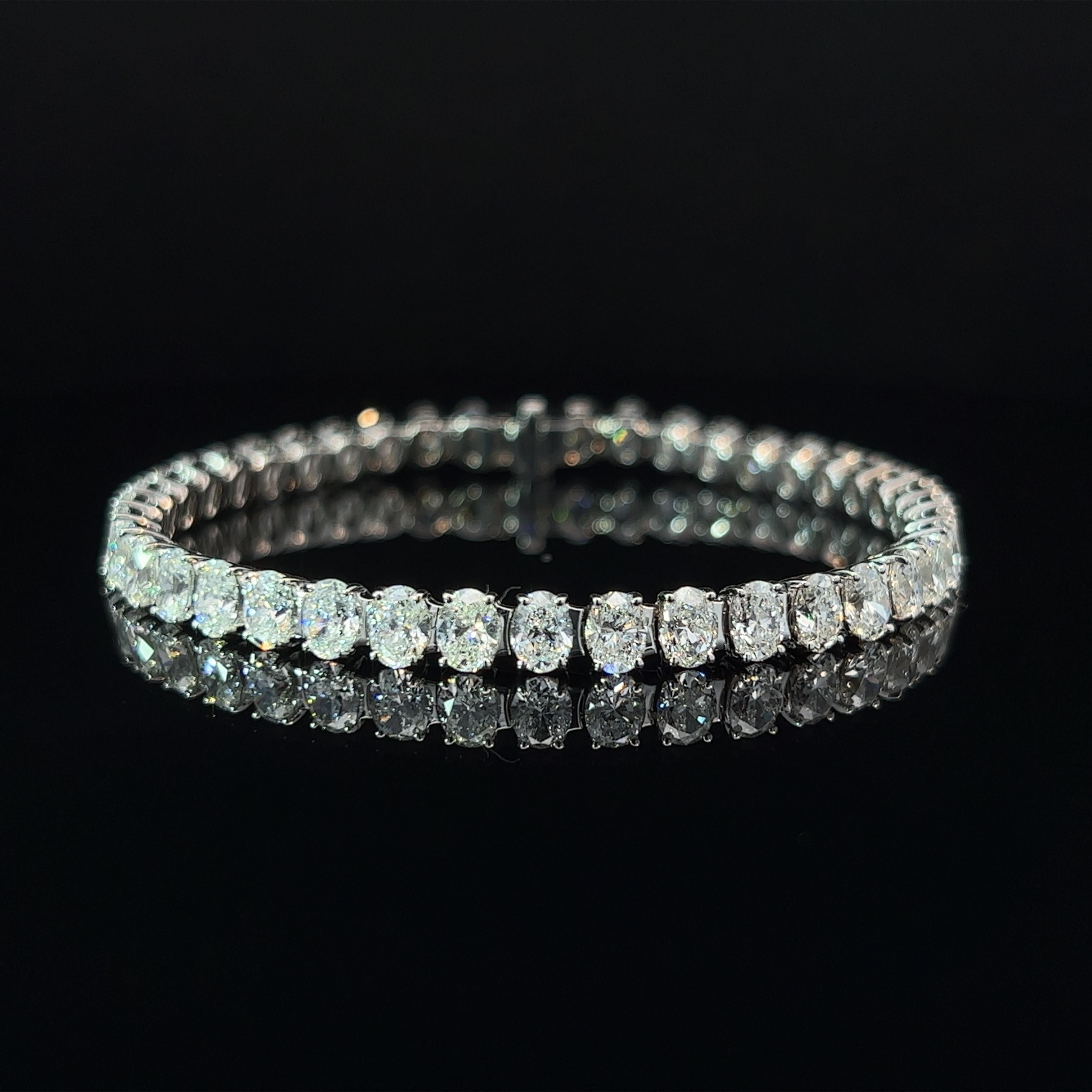 Diamond Shape: Oval Cut 
Total Diamond Weight: 12.9ct
Individual Diamond Weight: .33ct
Color/Clarity: FG VVS  
Metal: 18K White Gold  
Metal Weight: 14.96g 

Key Features:

Oval-Cut Diamonds: The centerpiece of this bracelet features a dazzling