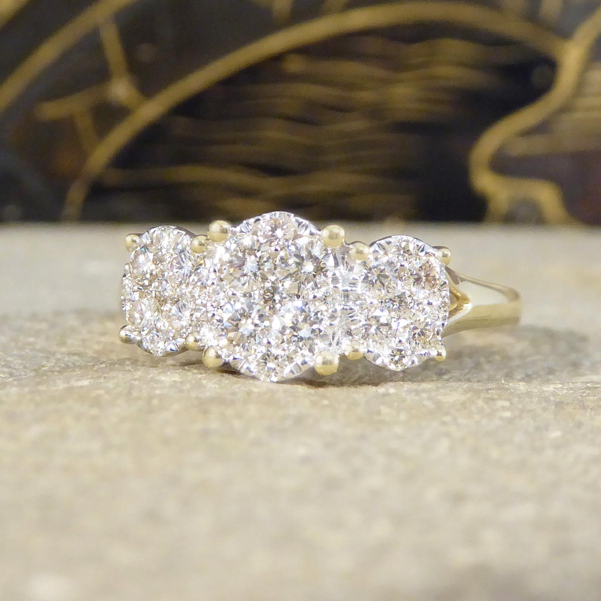 Oval Cut Diamond Three Stone Illusion Cluster Ring in Yellow Gold In New Condition For Sale In Yorkshire, West Yorkshire