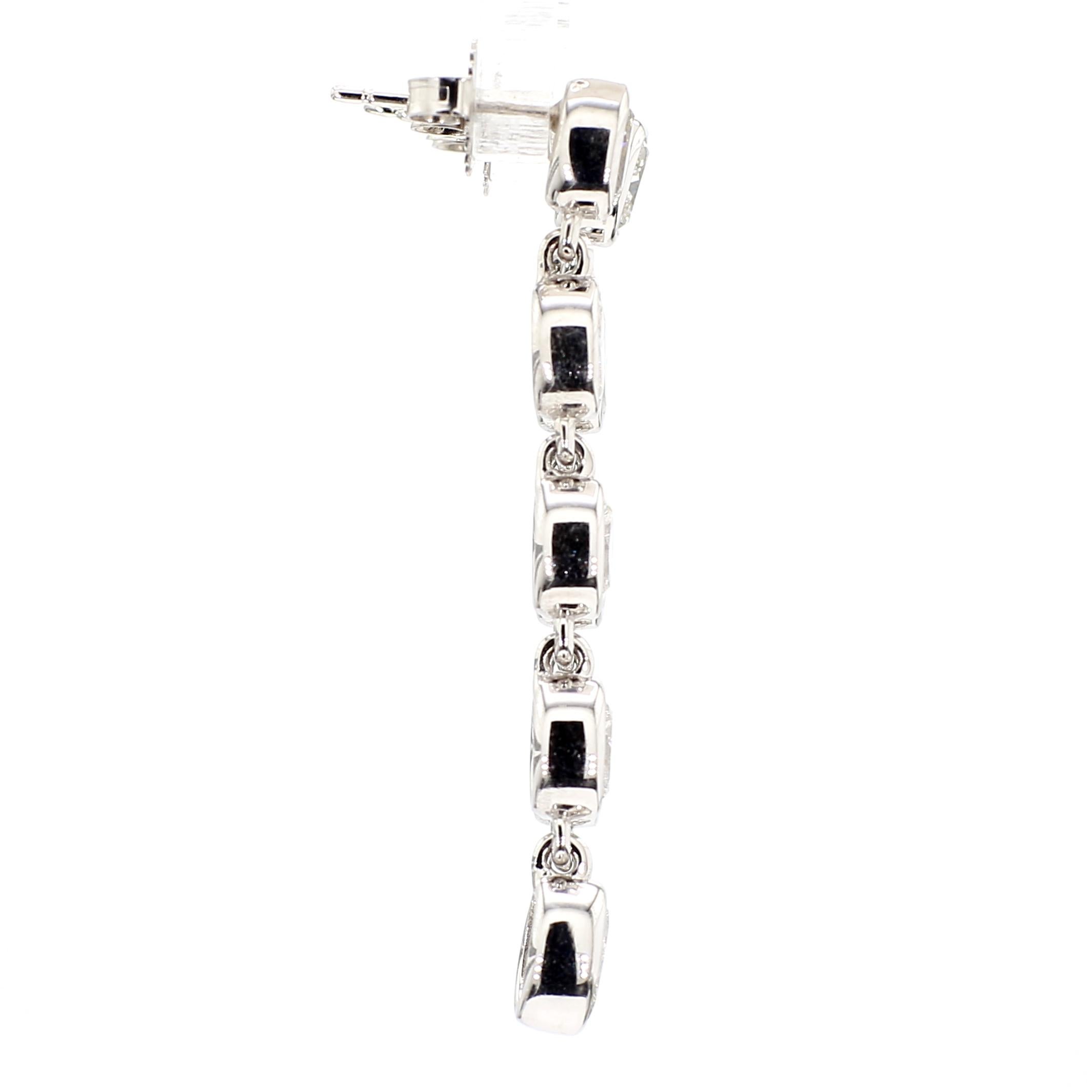 Boucles d'oreilles en or blanc 18 carats avec diamants blancs taille ovale de 4,07 carats sertis sur le chaton en vente 2