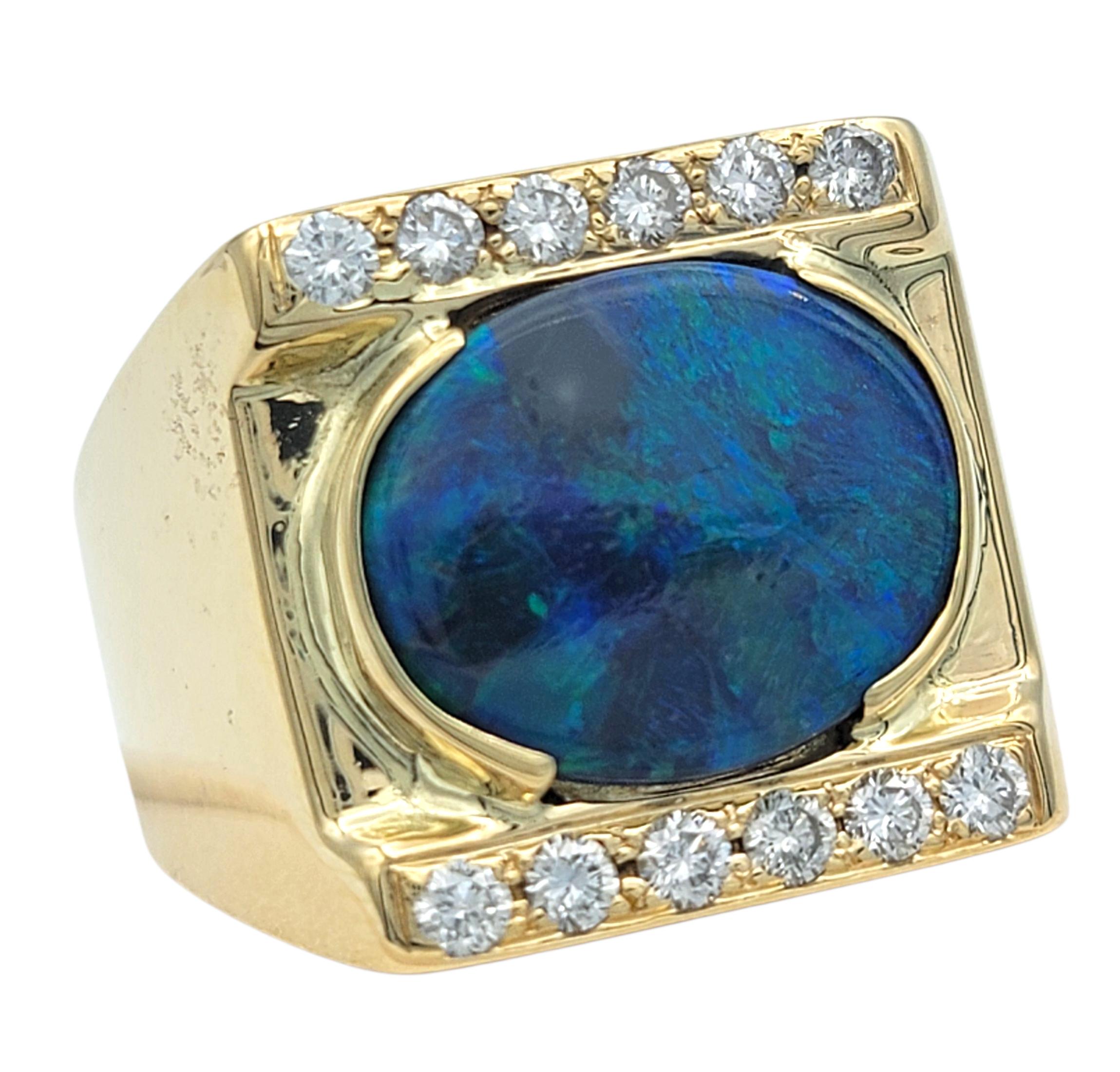 Taille de l'anneau : 11

Cette bague d'apparat met en valeur une opale ovale fascinante qui rayonne avec des éclats captivants de couleurs multiples, des bleus et verts riches aux rouges ardents. La pierre centrale vibrante est encadrée par une